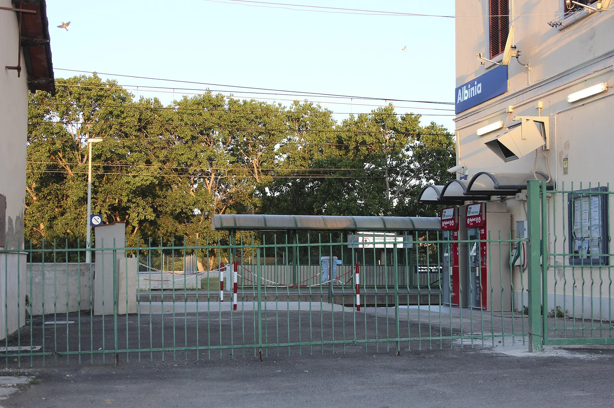 Photo showing: Albinia train station, Albinia, hamlet of Orbetello, Province of Grosseto, Tuscany, Italy