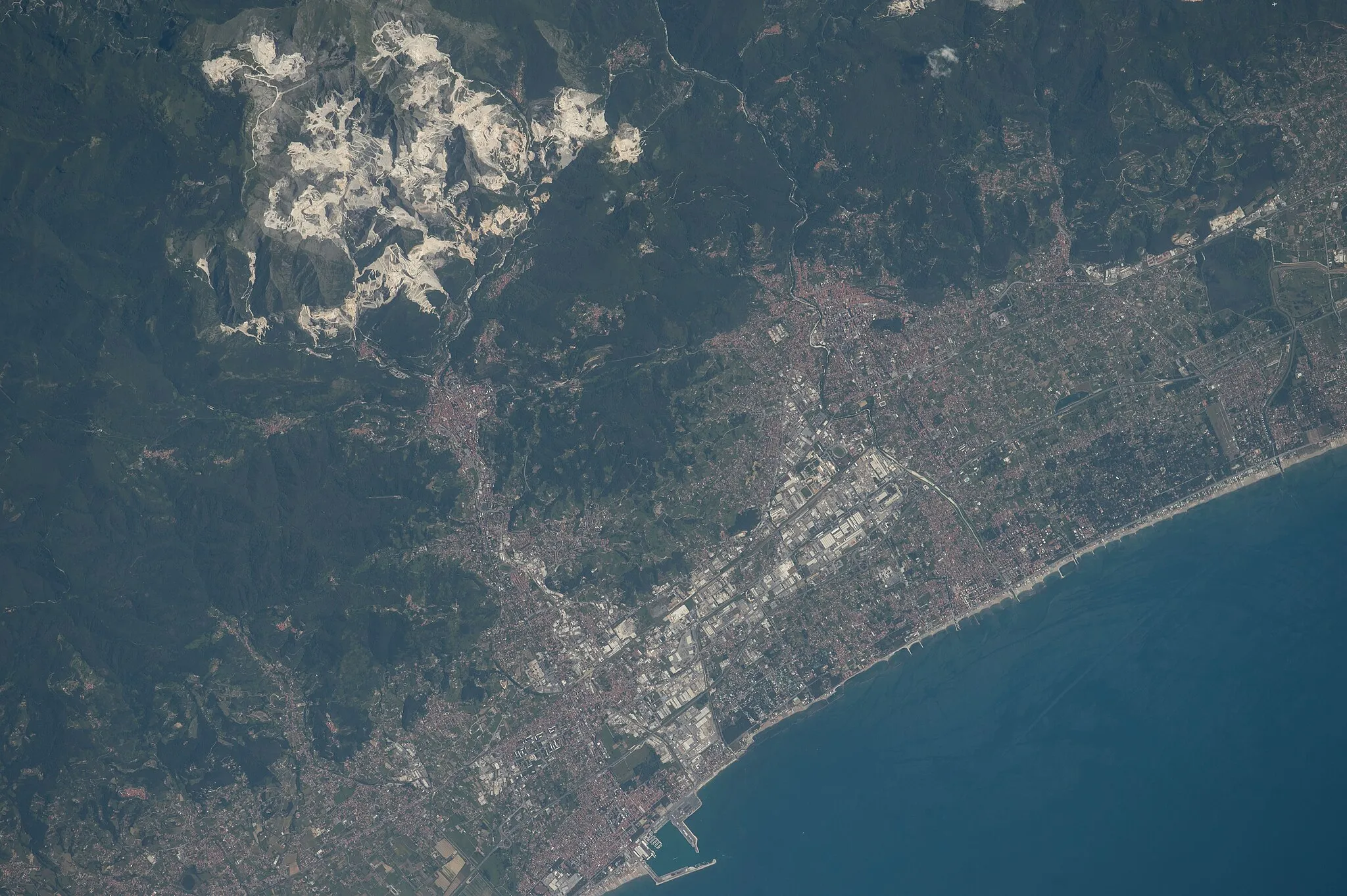 Photo showing: View of Italy taken during ISS Expedition 48.