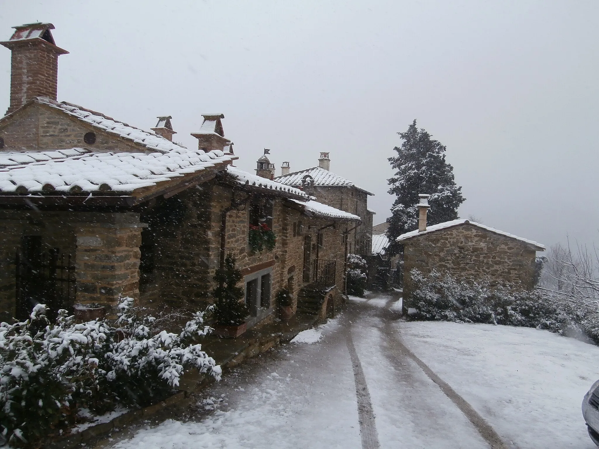 Photo showing: Valuberti, frazione di Castiglion Fiorentino, durante una nevicata.