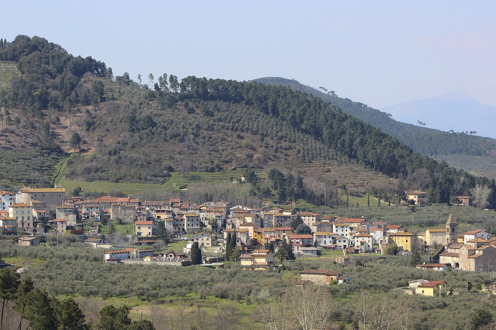 Photo showing: Panorama of Colle di Compito, hamlet of Capannori, Province of Lucca, Tuscany, Italy