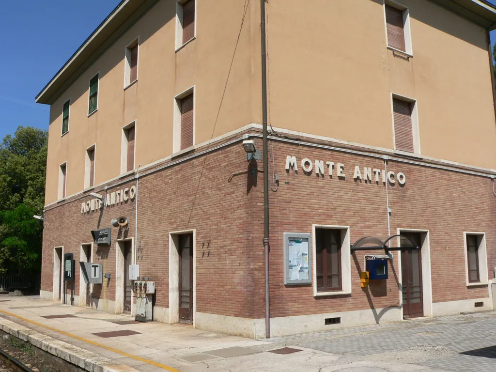 Photo showing: Vista della Stazione di Monte Antico