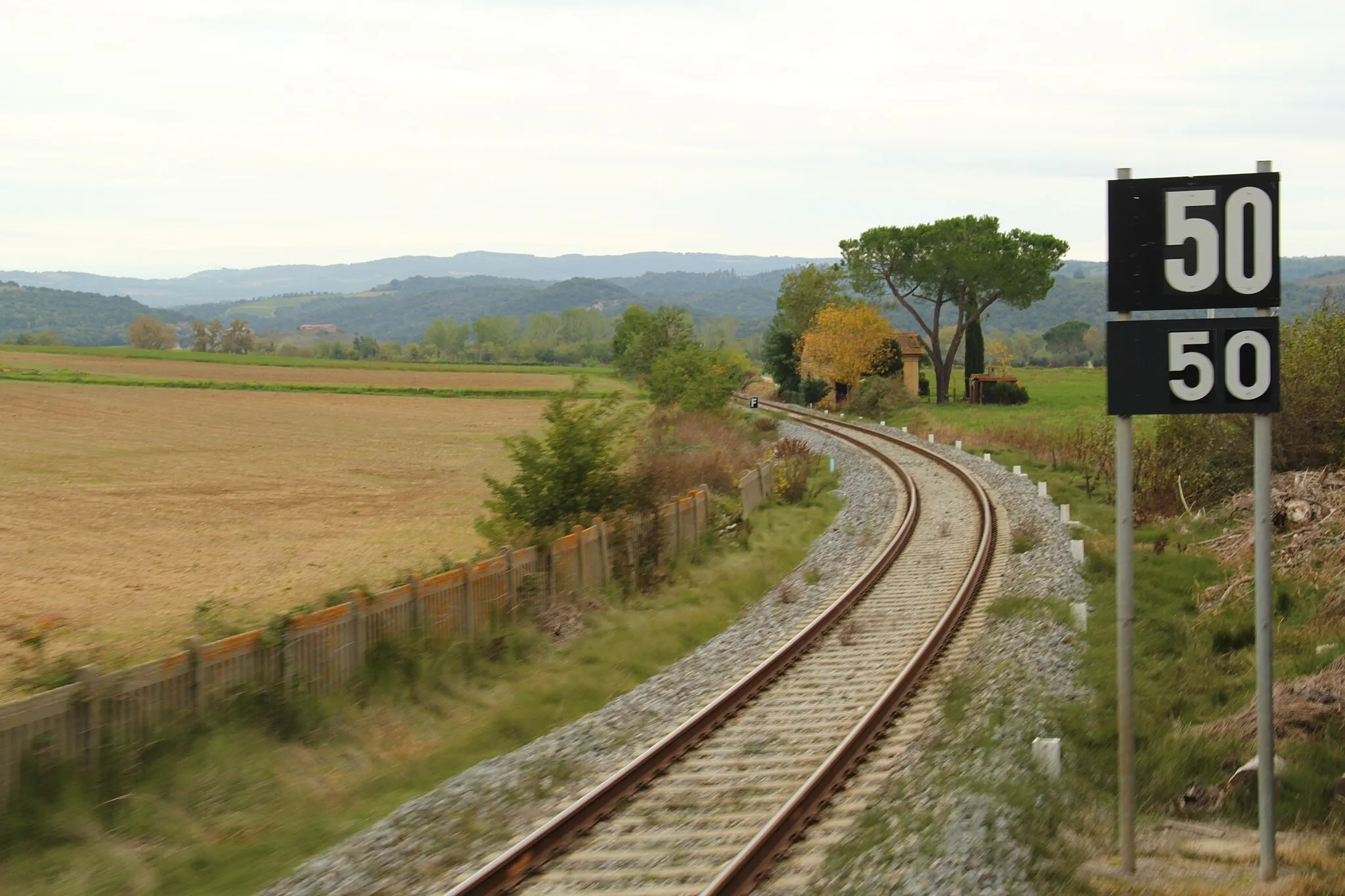 Photo showing: Ferrovia Siena - Grosseto fotografata nei pressi della diramazione con la linea Asciano - Monte Antico, nei pressi di Monte Antico.