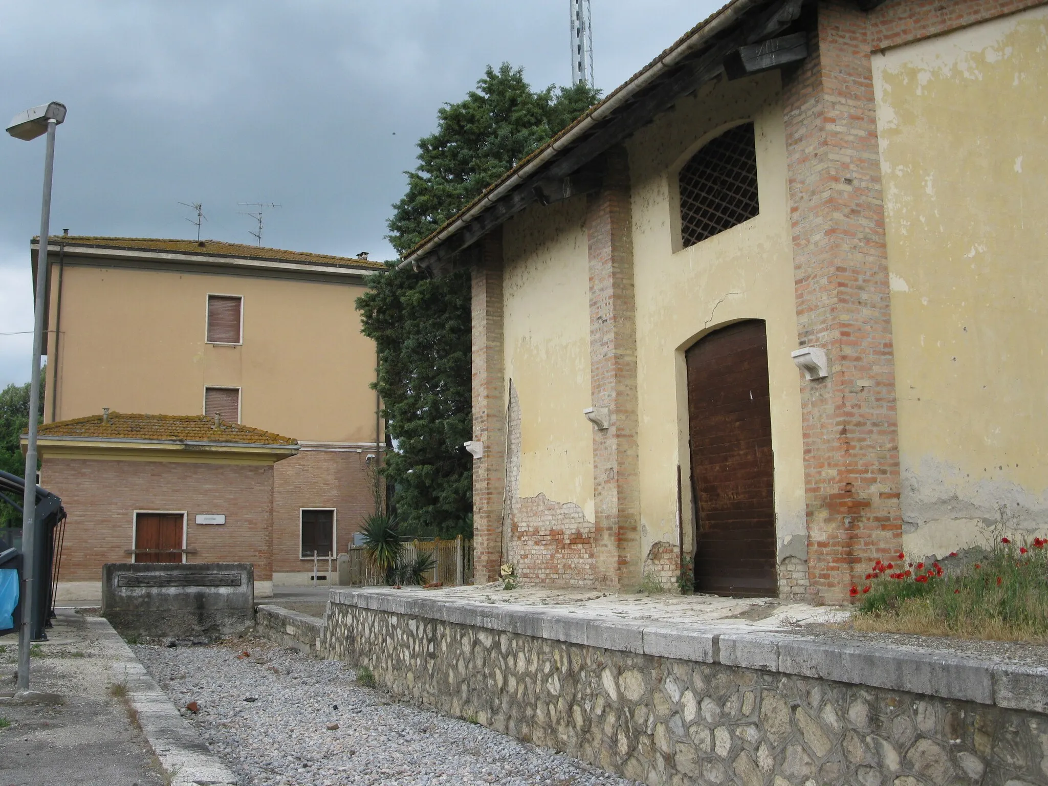 Photo showing: Old freight yard of Monte Antico railway station.