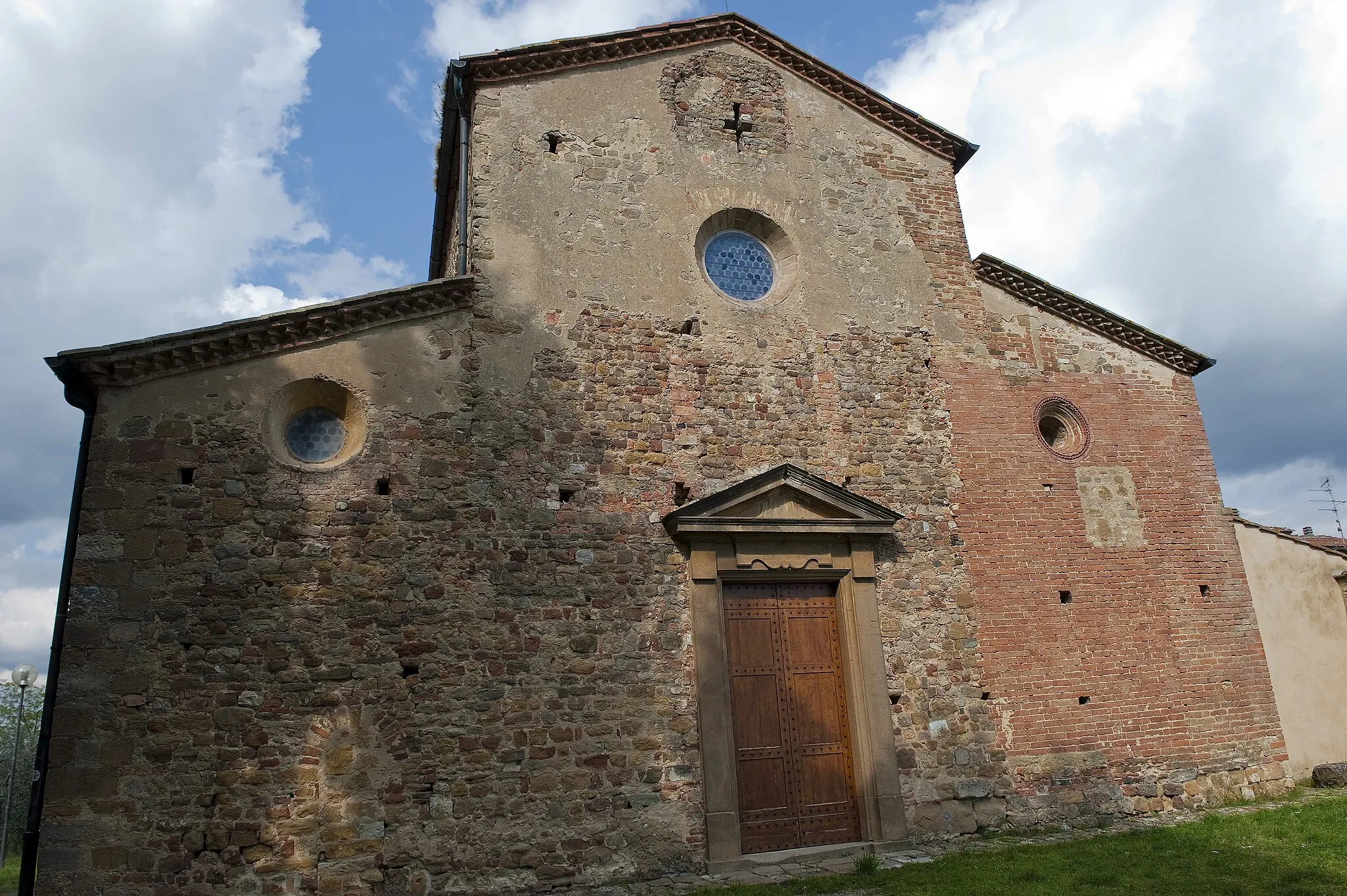 Photo showing: Sant'Appiano

Native name
Pieve di Sant'Appiano Location
Barberino Val d'Elsa, Florence, Tuscany, Italy Coordinates
43° 30′ 47.84″ N, 11° 08′ 48.16″ E Established
990 (Already recorded) Authority file

: Q3904744
institution QS:P195,Q3904744