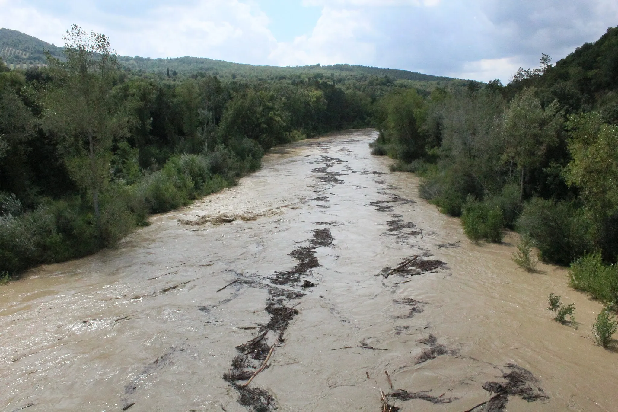 Photo showing: The Ombrone River in Sasso d’Ombrone, hamlet of Cinigiano, Maremma, Province of Grosseto, Tuscany, Italy