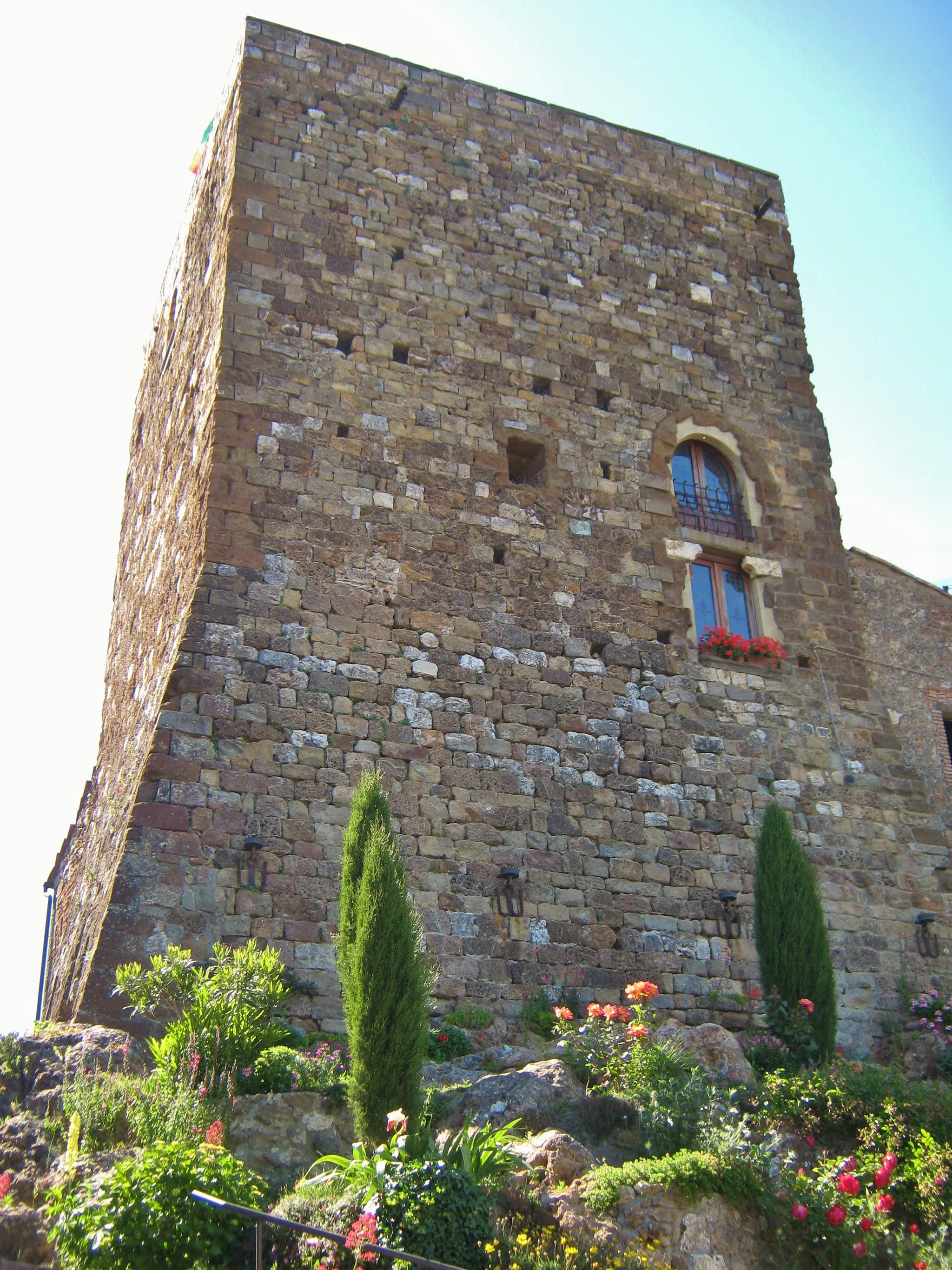 Photo showing: La Sassa, frazione di Montecatini Val di Cecina: la torre.