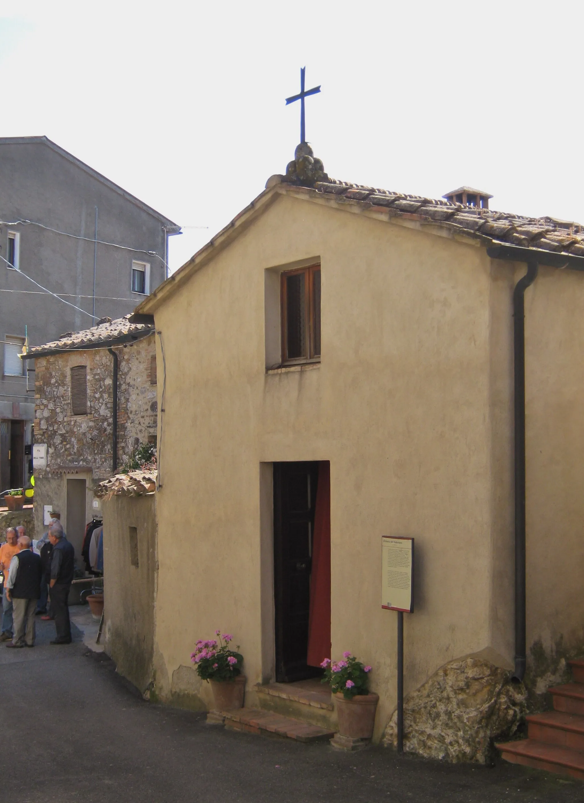 Photo showing: La Sassa, frazione di Montecatini Val di Cecina: esterno dell'oratorio del Redentore