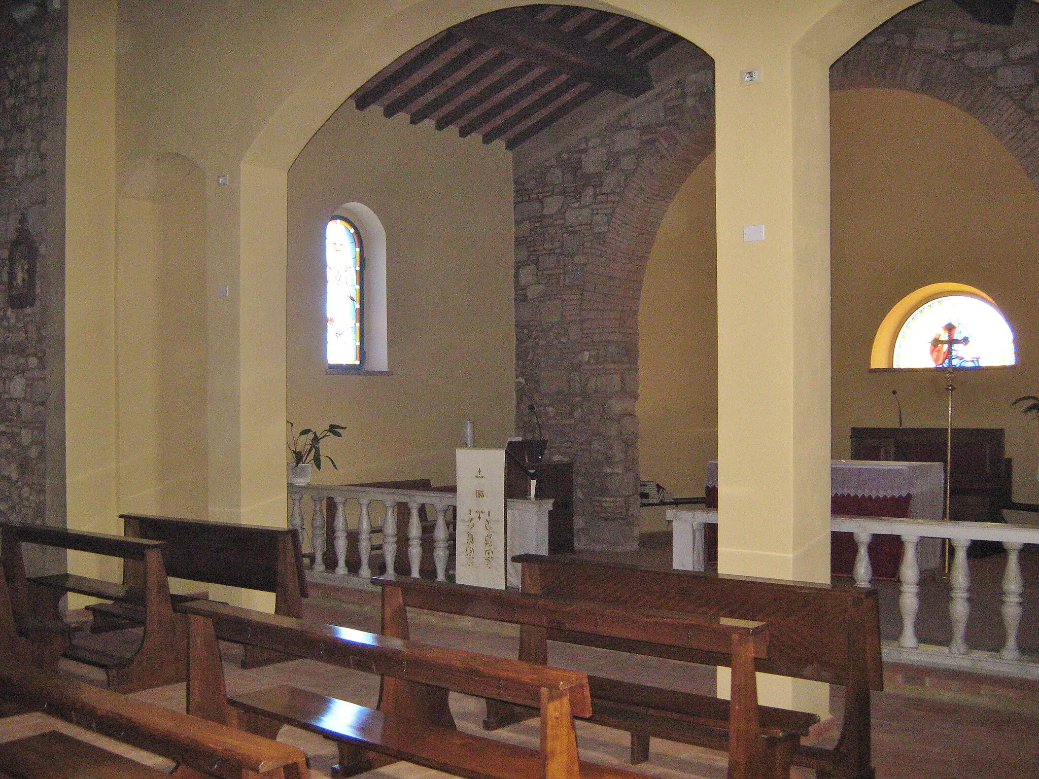 Photo showing: La Sassa, frazione di Montecatini Val di Cecina (PI): interno della chiesa di S. Martino