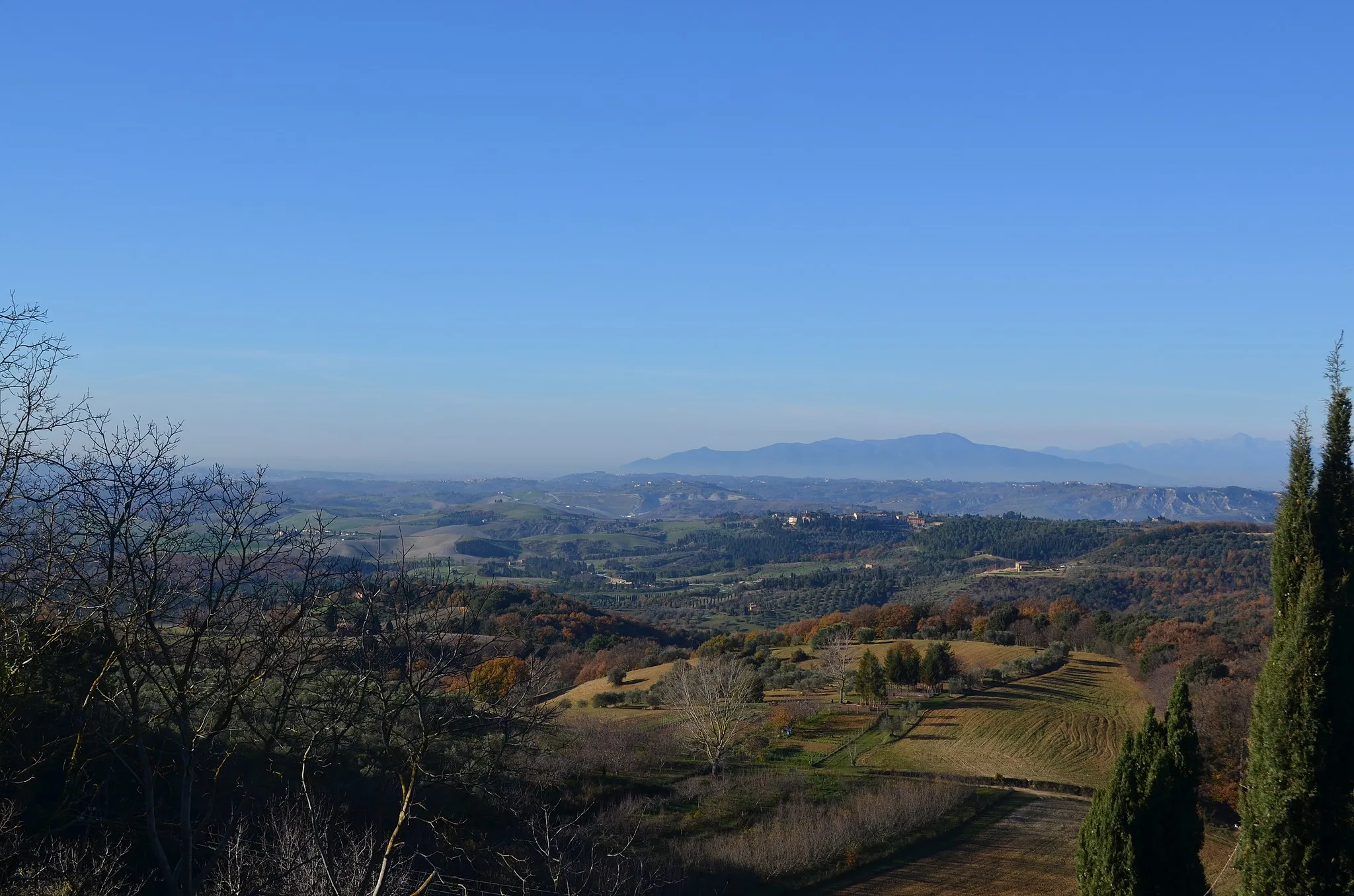 Photo showing: vista panoramica da San Vivaldo in direzione Monte Serra e Pisa