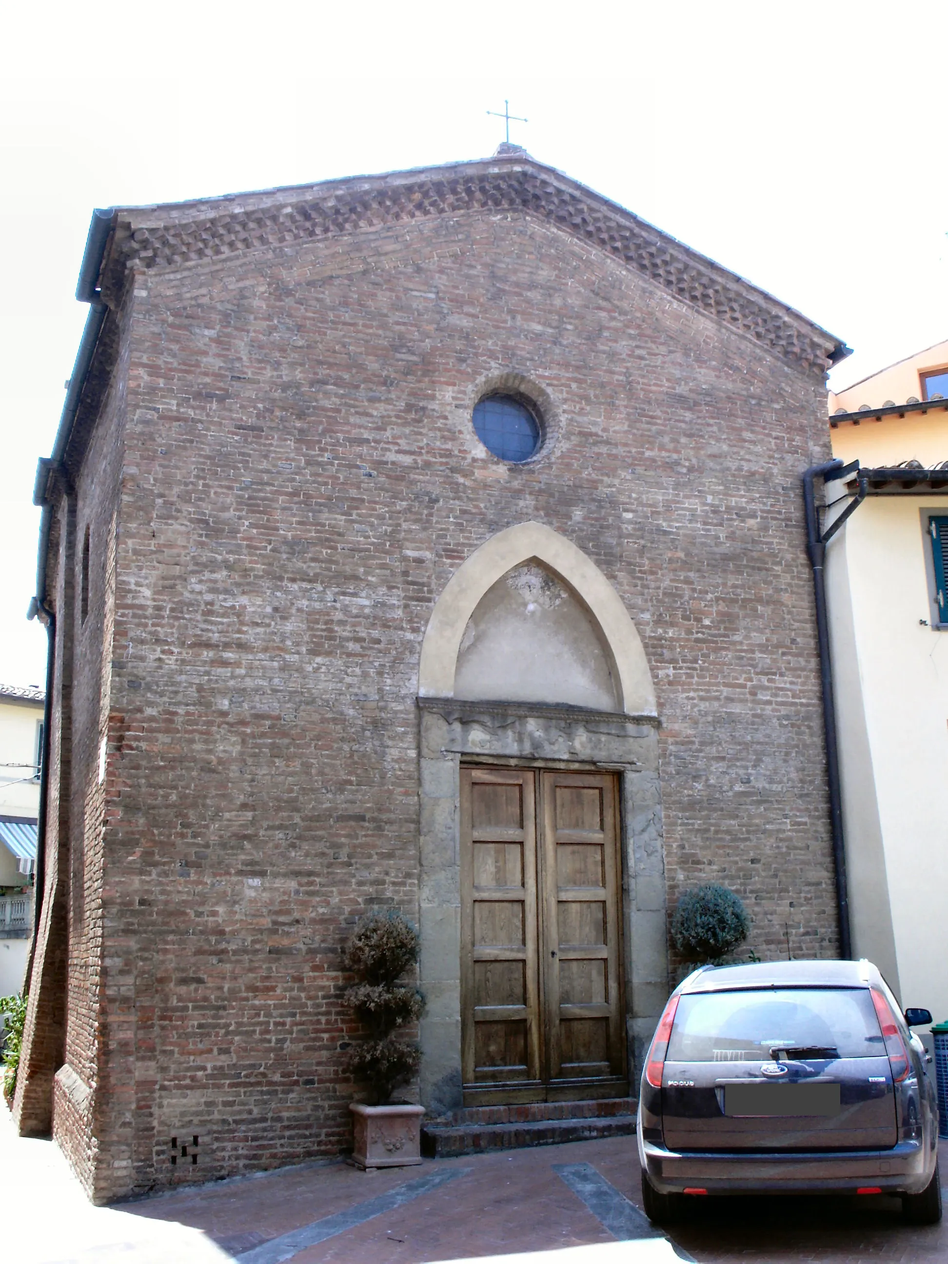 Photo showing: Chiesa dei Santi Lorenzo e Barbara, Castelnuovo d'Elsa comune di Castelfiorentino, provincia di Fi