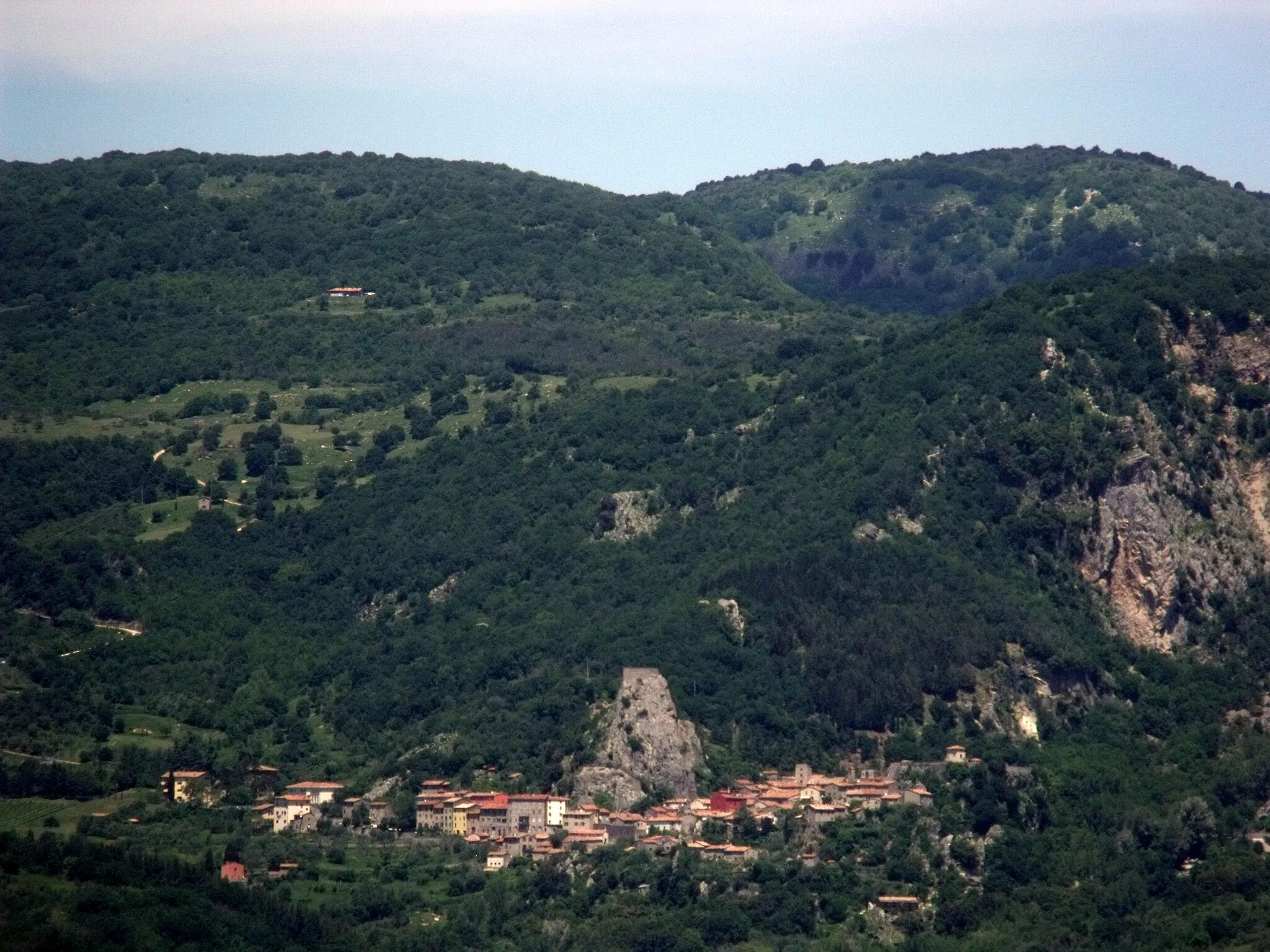 Photo showing: Panorama of Roccalbegna, seen from Rocchette di Fazio (Semproniano), Province of Grosseto, Tuscany, Italy