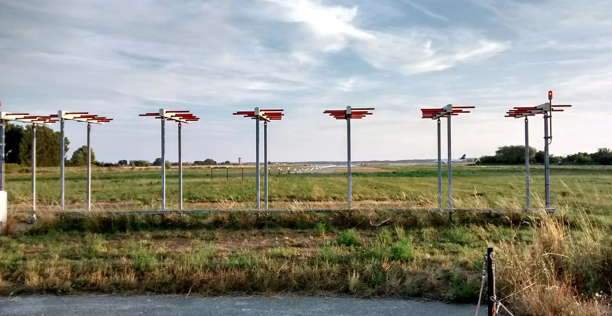 Photo showing: Detail of the ILS antennas at Pisa Airport, Italy.