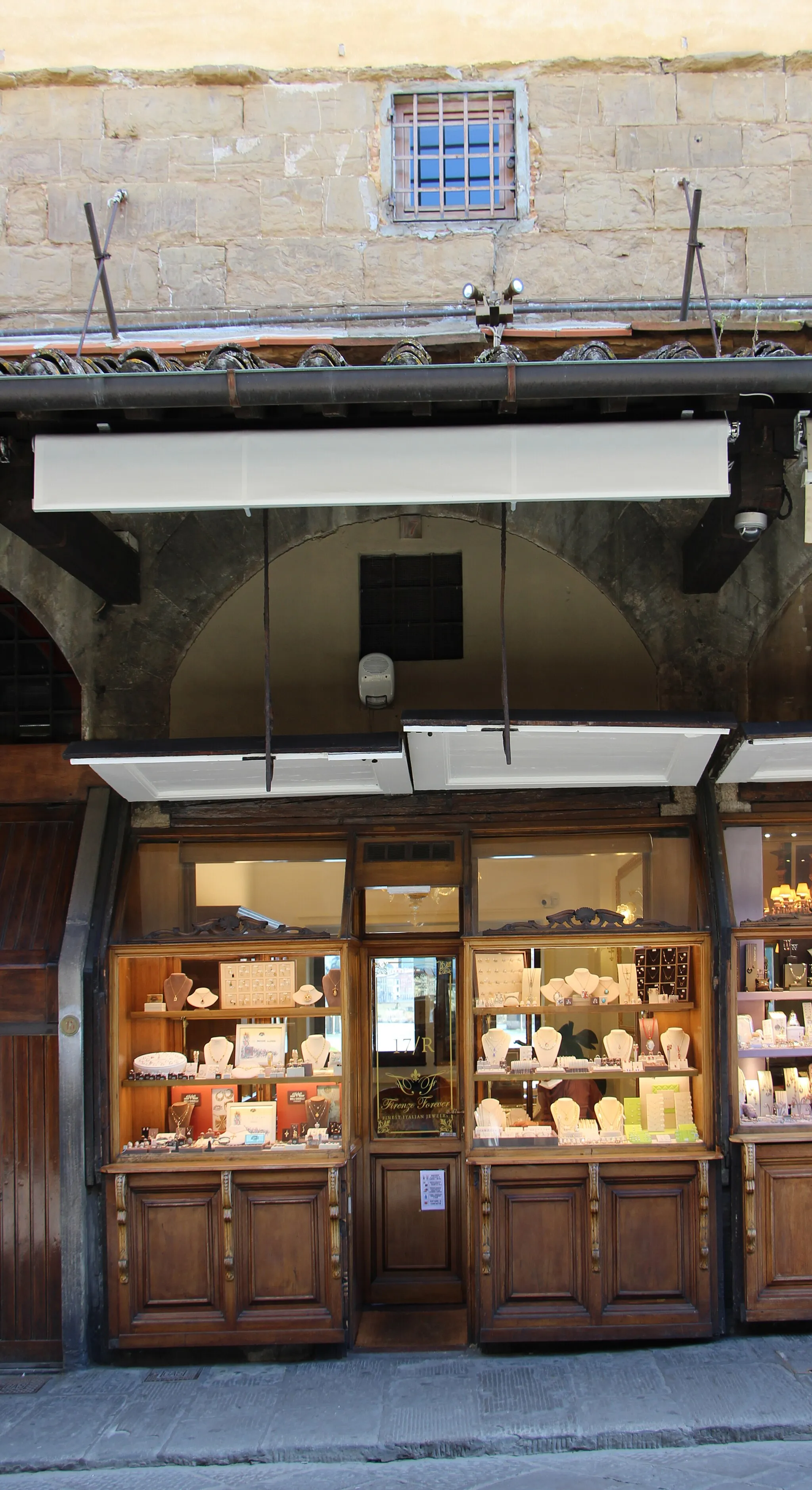 Photo showing: Ponte Vecchio shops