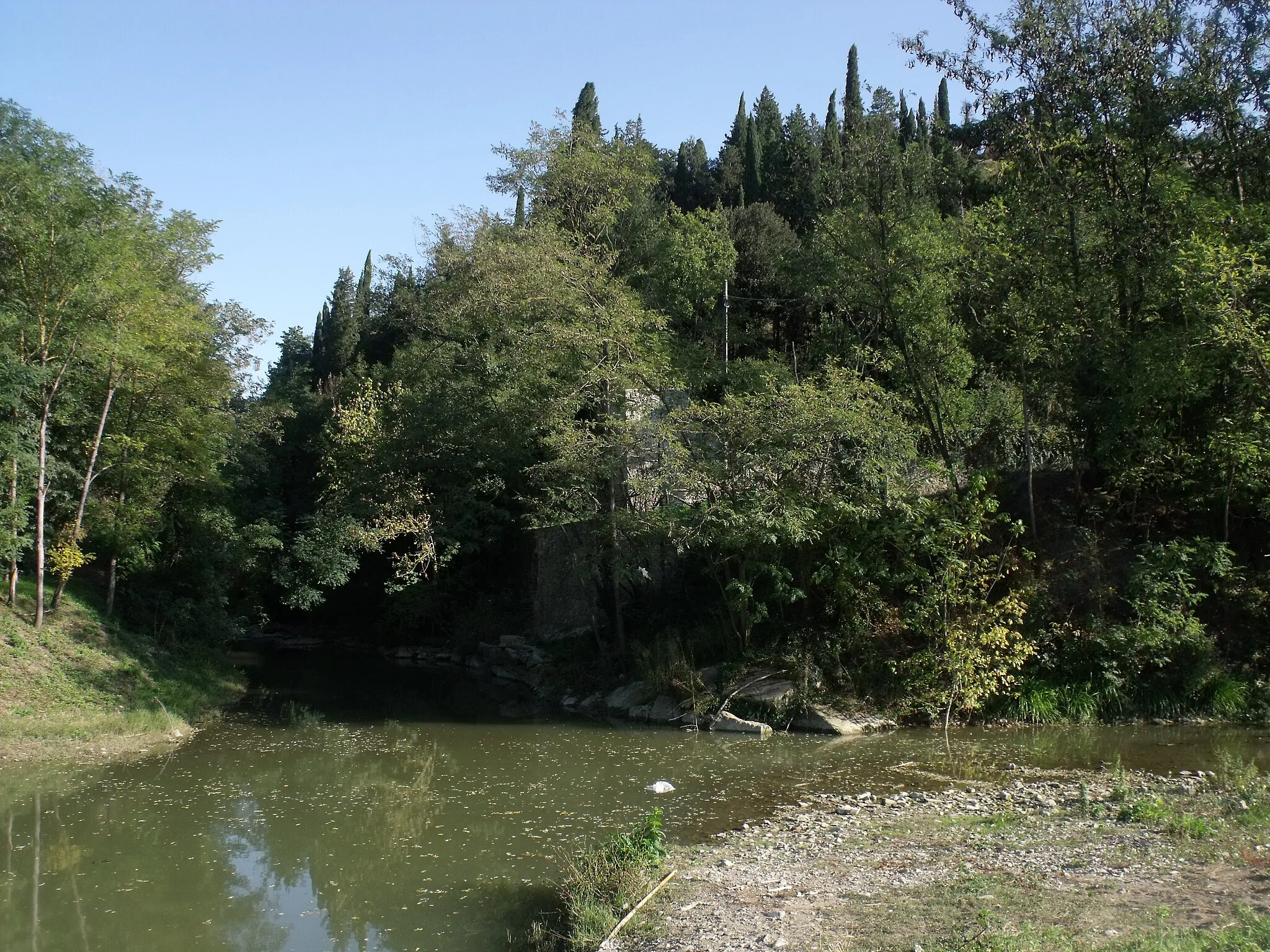 Photo showing: Confluence of the Ema River into the Greve River in Galluzzo, hamlet of Florence, Tuscany, Italy