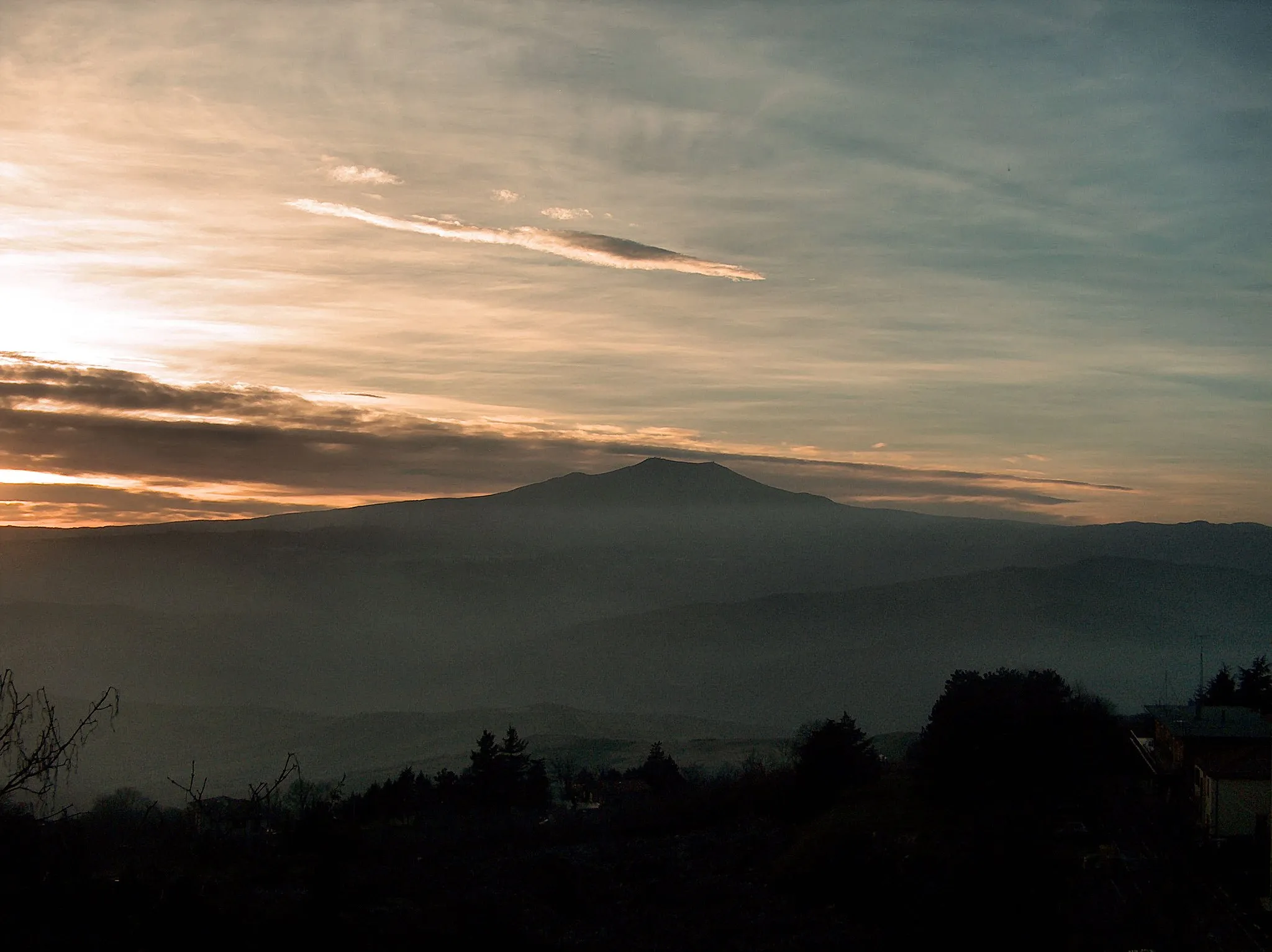 Photo showing: View from Radicofani - Italy Monte Amiata at sunset