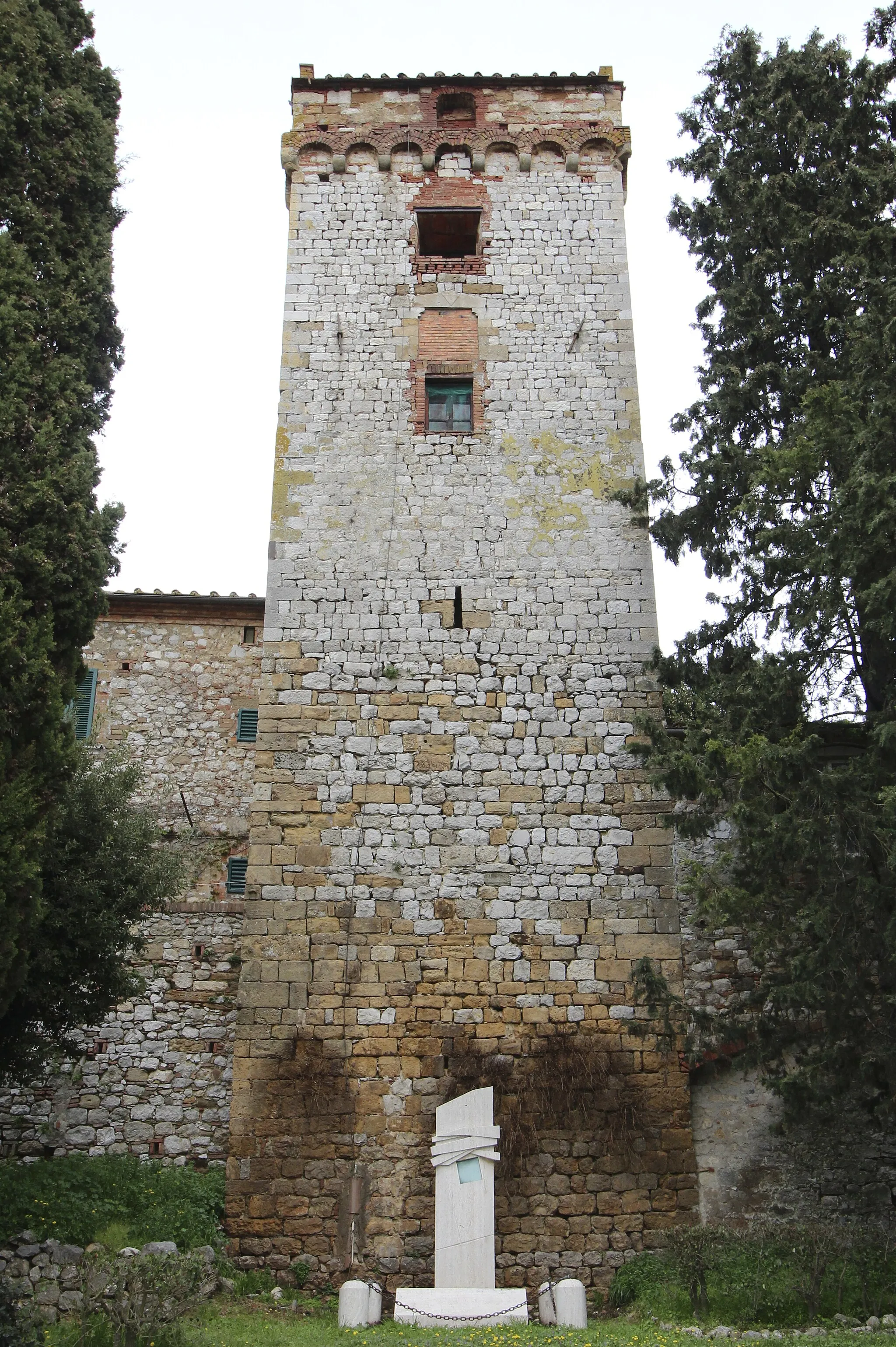 Photo showing: Tower Torre del Cassero, part of the walls of Montefollonico, hamlet of Torrita di Siena, Province of Siena, Tuscany, Italy