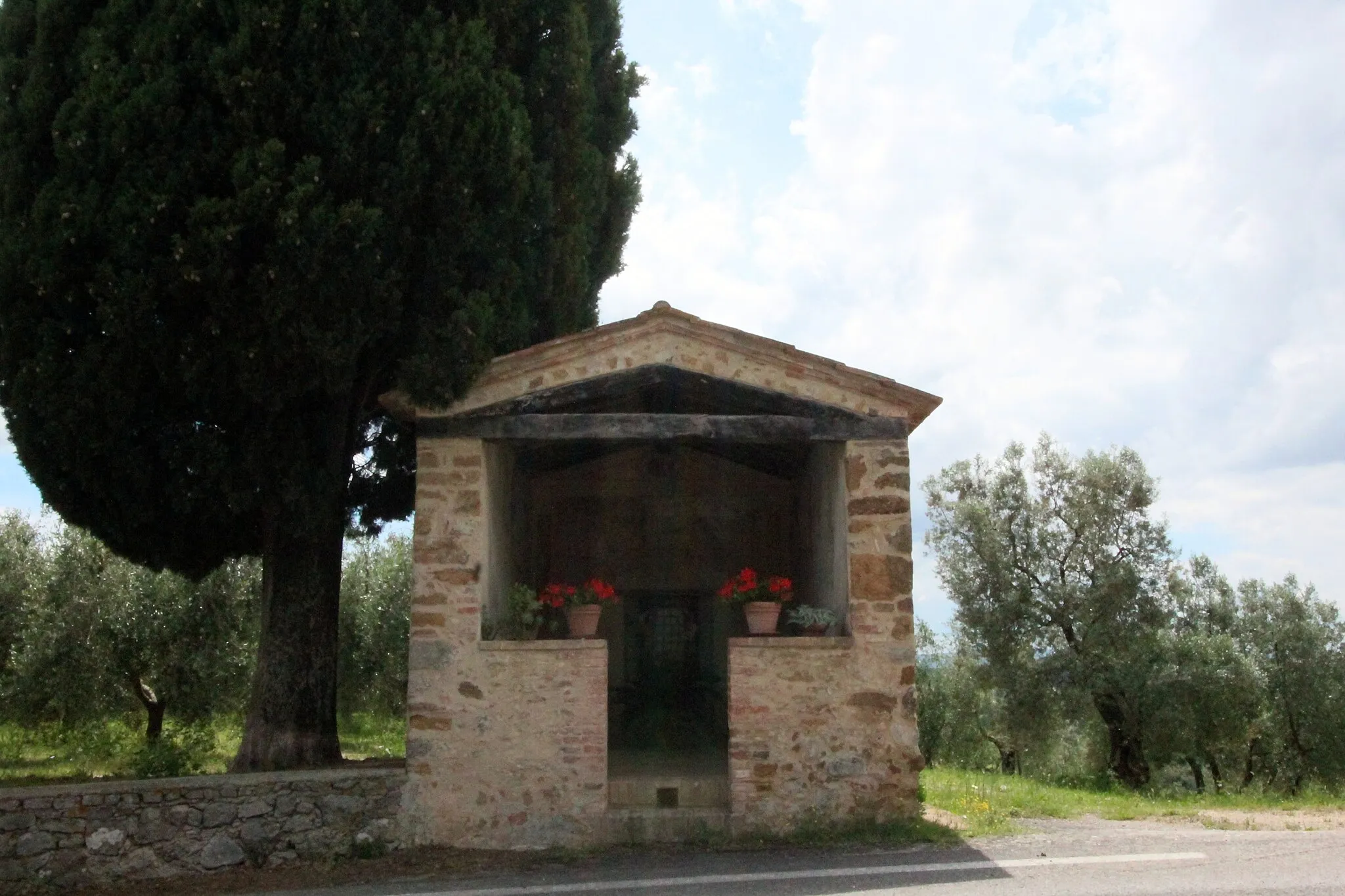 Photo showing: Chapel Cappella della Madonna del Parto, just outside Petroio on the way to Castelmuzio, municipality of Trequanda, Province of Siena, Italy.