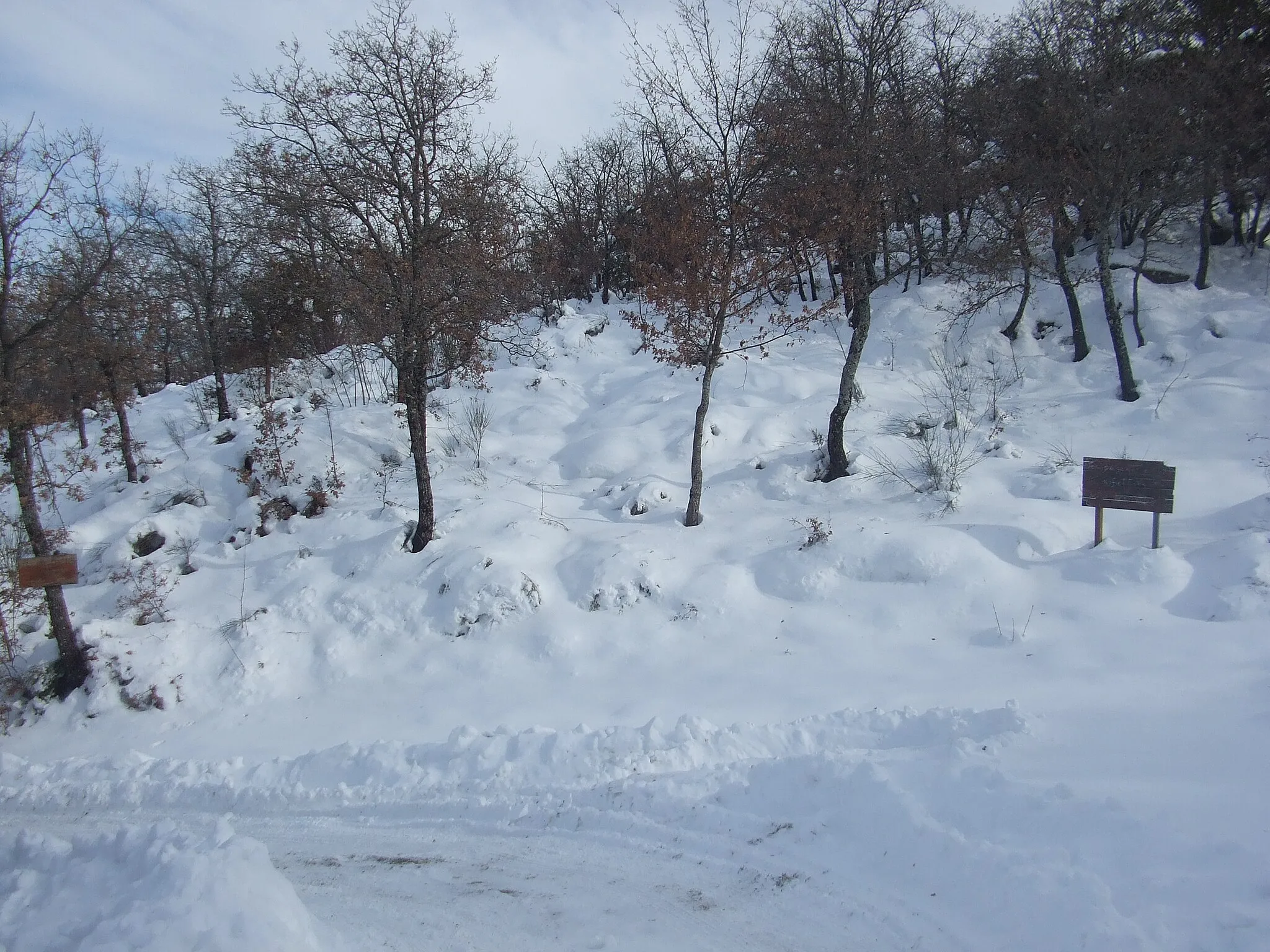 Photo showing: Cartelli di ingresso all'eremo sotto la neve