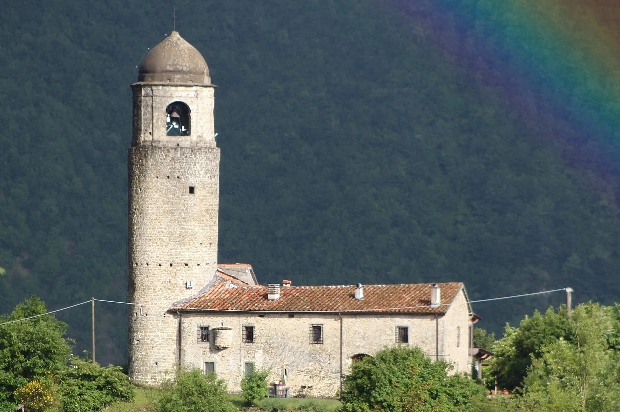 Photo showing: Tower outside Apella, hamlet of Licciana Nardi, Province of Massa-Carrara, Tuscany, Italy