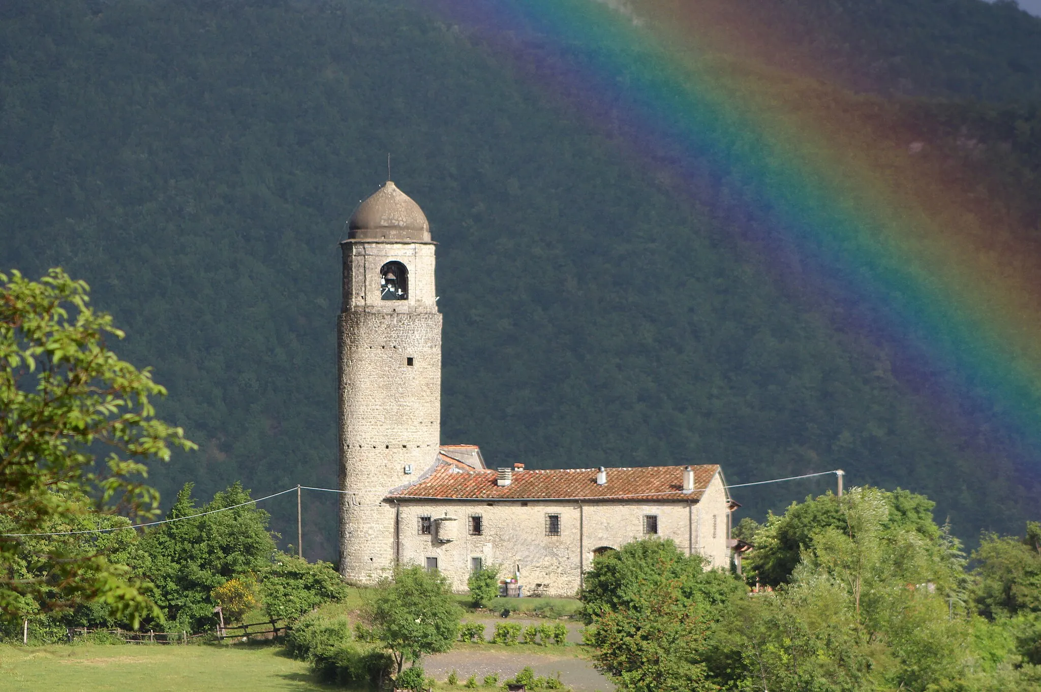 Photo showing: Tower outside Apella, hamlet of Licciana Nardi, Province of Massa-Carrara, Tuscany, Italy