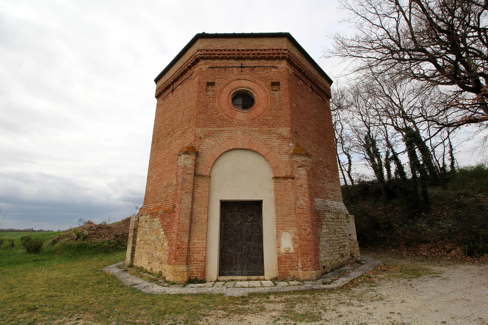 Photo showing: Chapel Cappella di Sant'Ansano a Dofàna (also called Tempio di Sant'Ansano or Oratorio di Sant'Ansano), Casetta, hamlet of Castelnuovo Berardenga, Province of Siena, Tuscany, Italy
