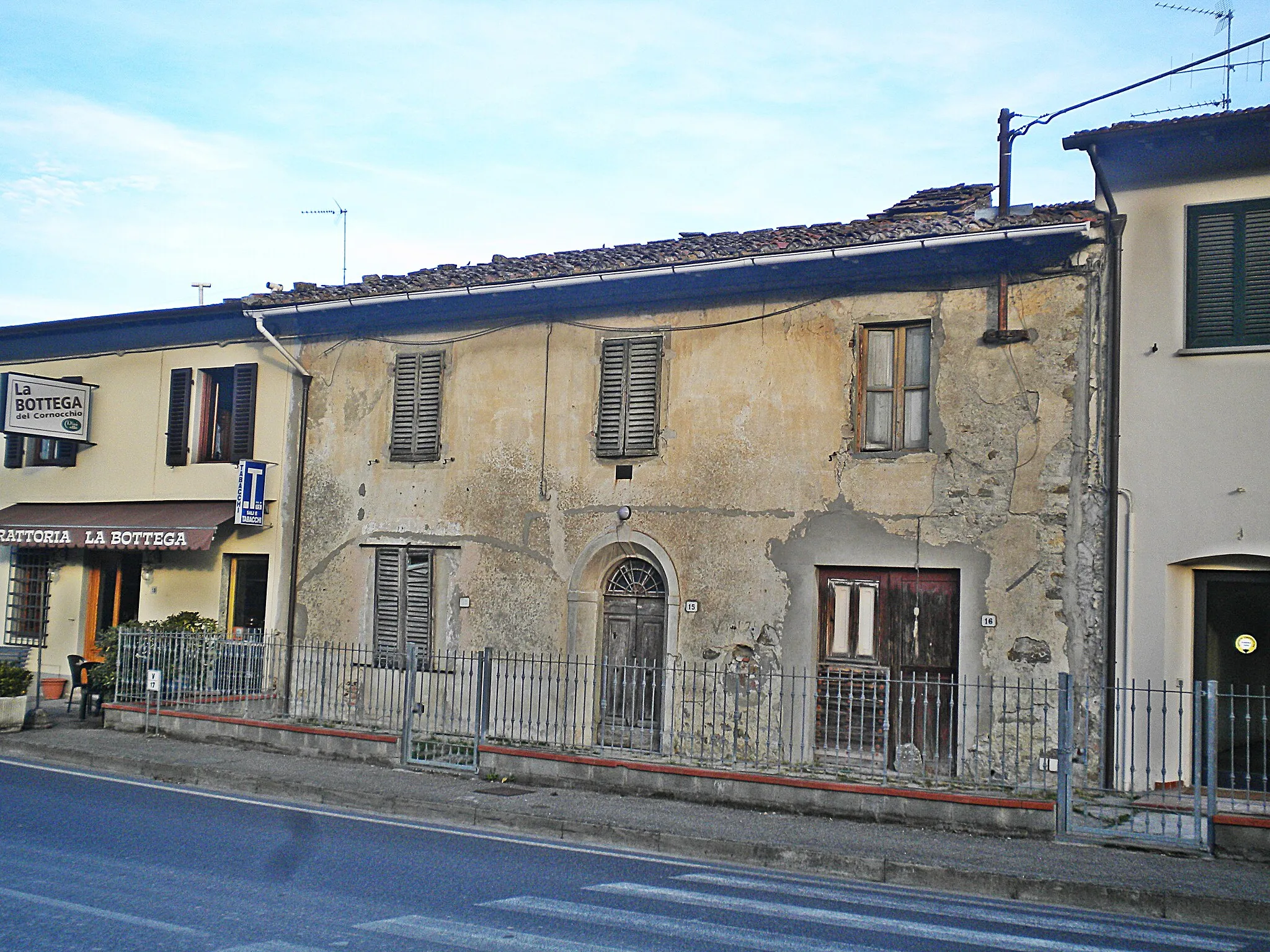 Photo showing: old house