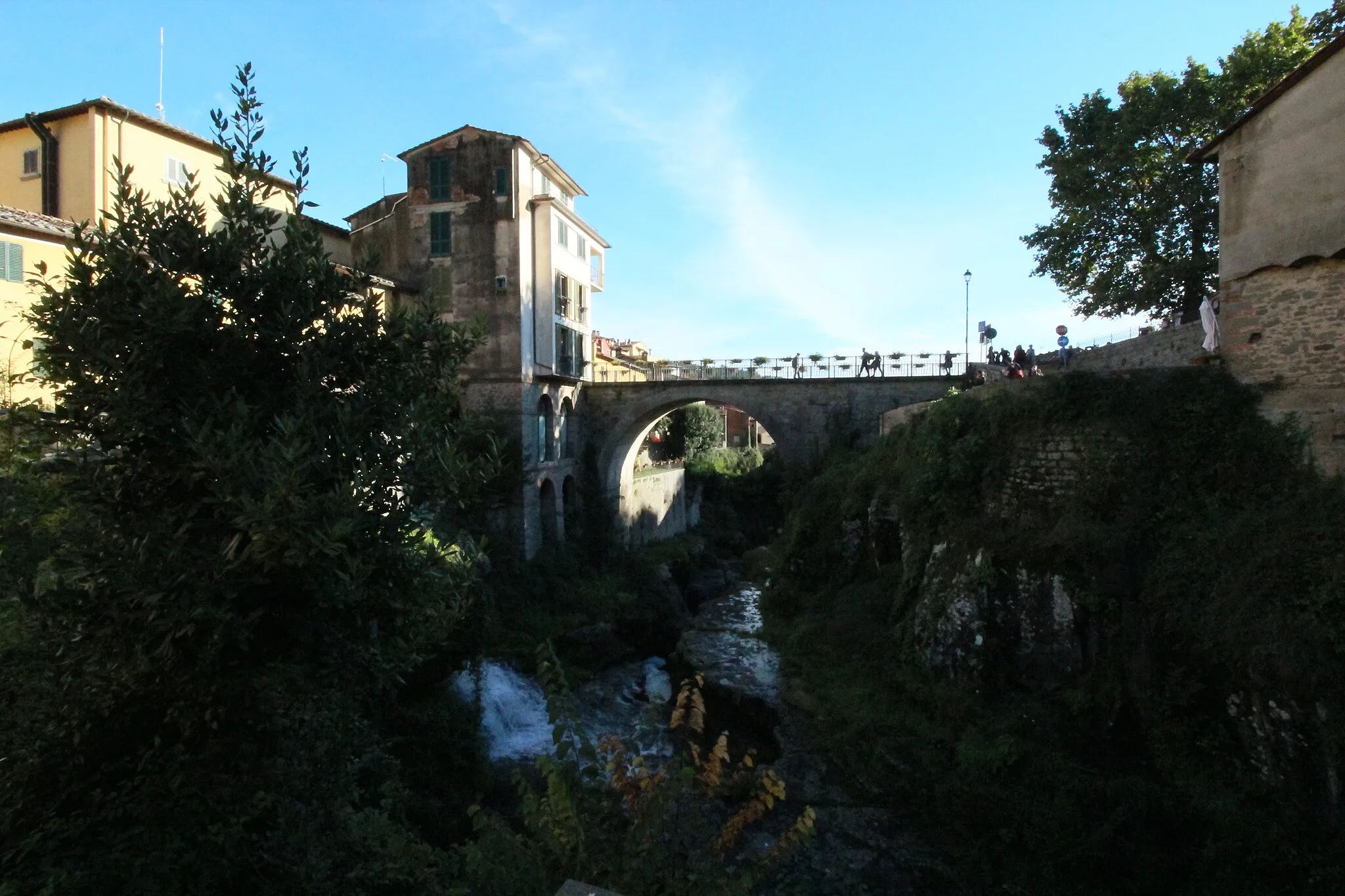 Photo showing: The Ciuffenna River in Loro Ciuffenna, Province of Arezzo, Tuscany, Italy