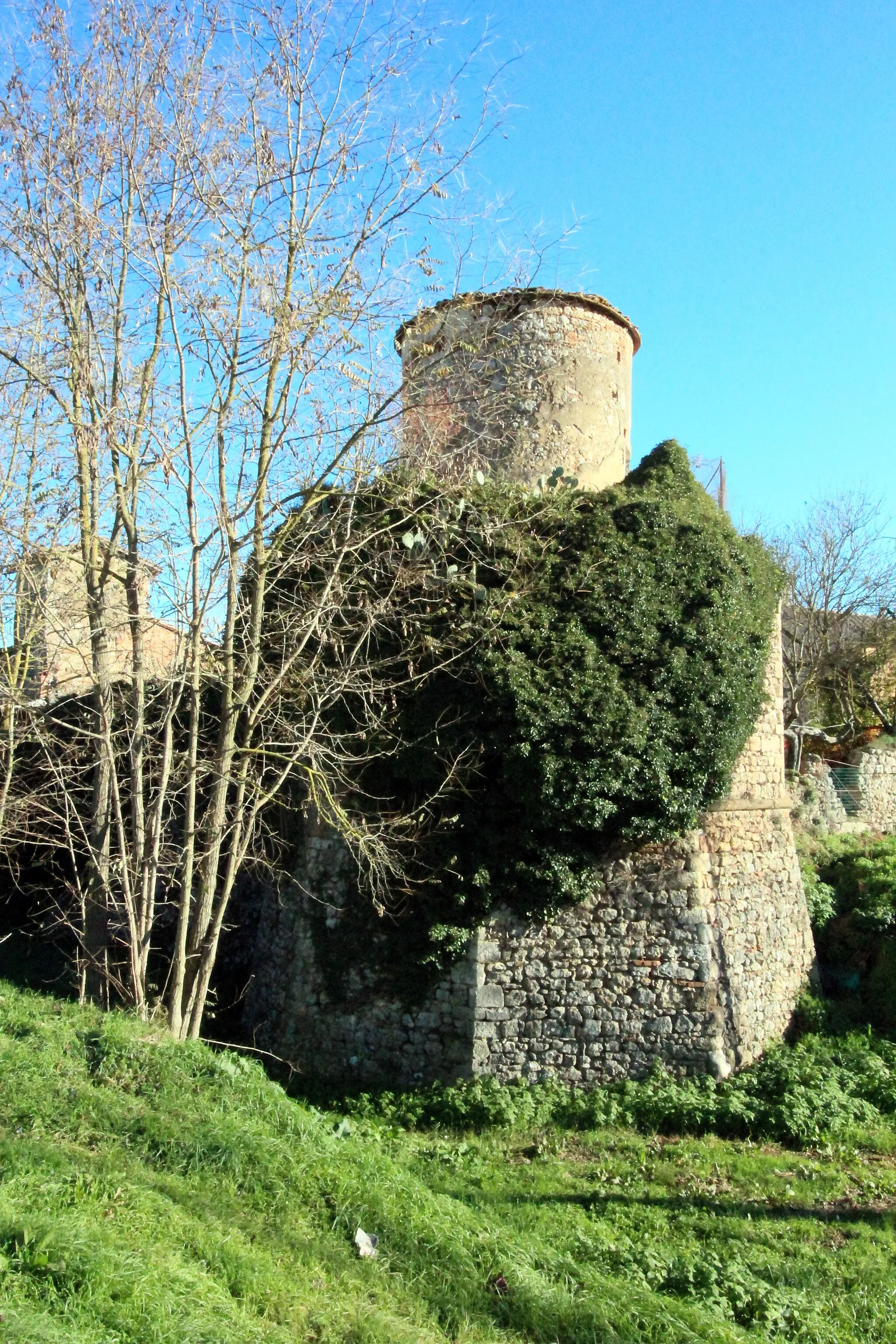 Photo showing: Defensive Tower in Badia a Isola (Abbadia Isola), hamlet of Monteriggioni, Montagnola Senese, Province of Siena, Tuscany, Italy