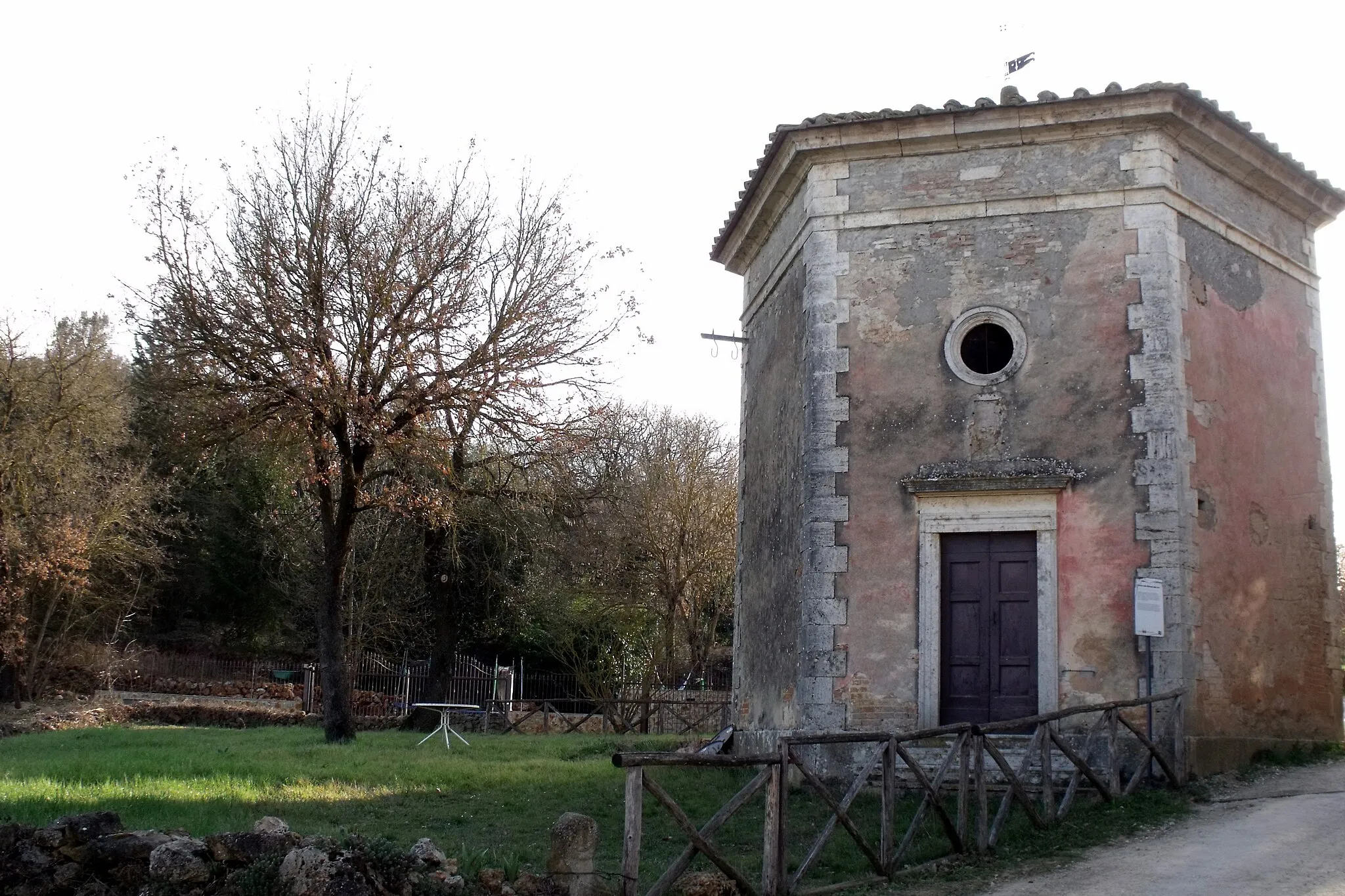 Photo showing: Church (Oratorio) Madonna della Neve, just outside Badia a Isola, hamlet of Monteriggioni, Montagnola, Province of Siena, Tuscany, Italy