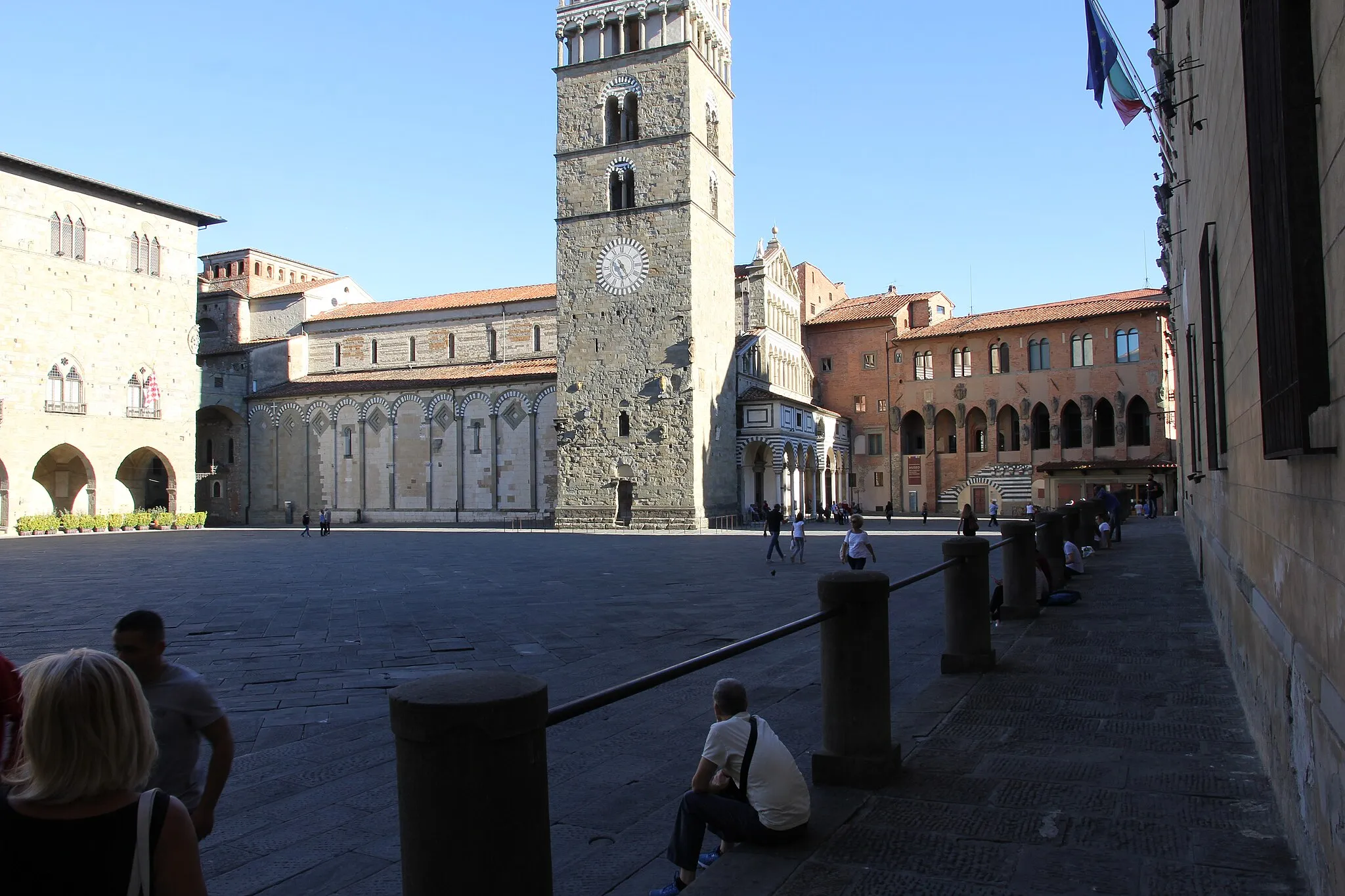 Photo showing: Pistoia, piazza del Duomo
