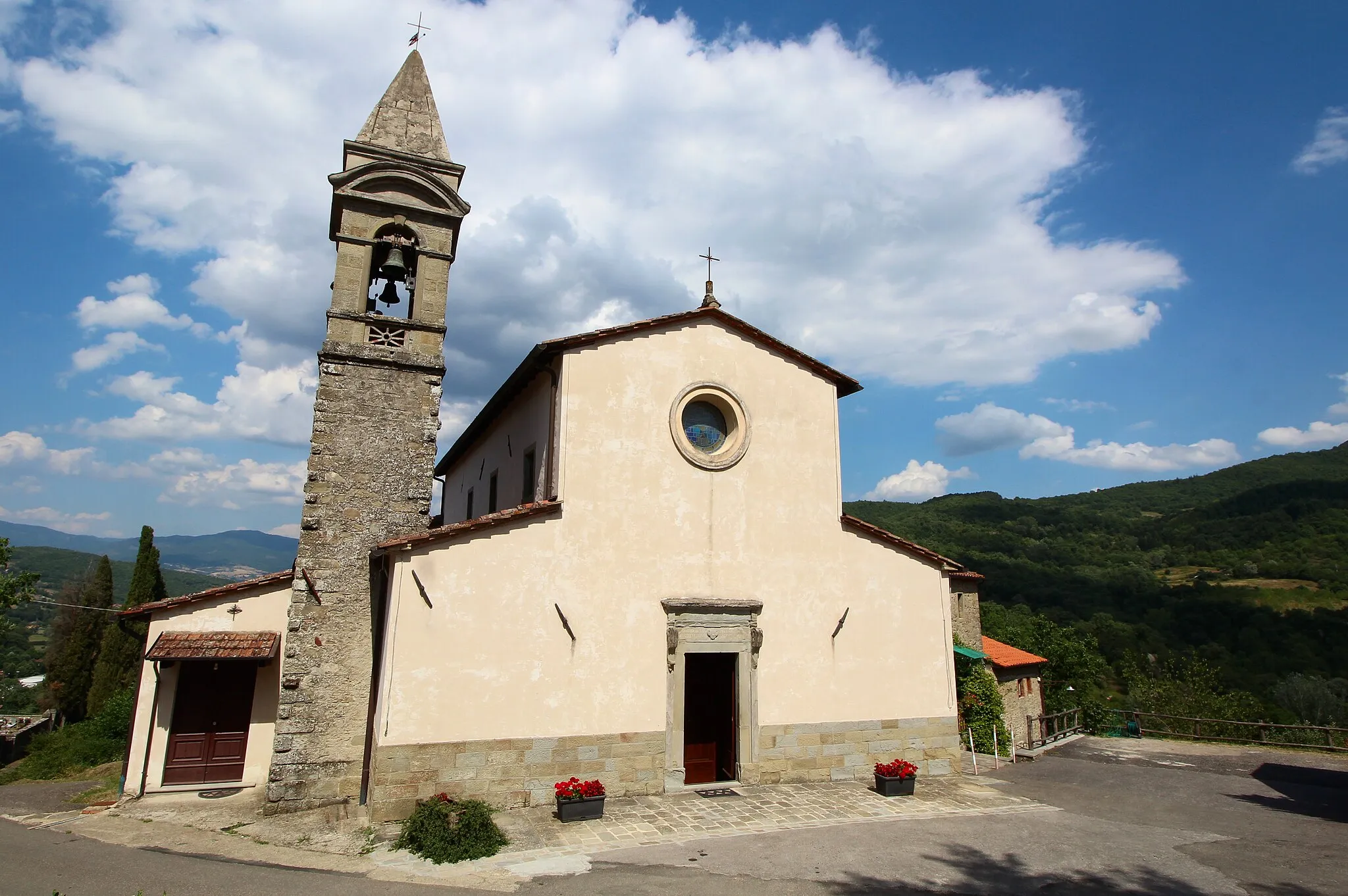 Photo showing: Church Santi Margherita e Matteo, near Ortignano, hamlet of Ortignano Raggiolo, Province of Arezzo, Tuscany, Italy