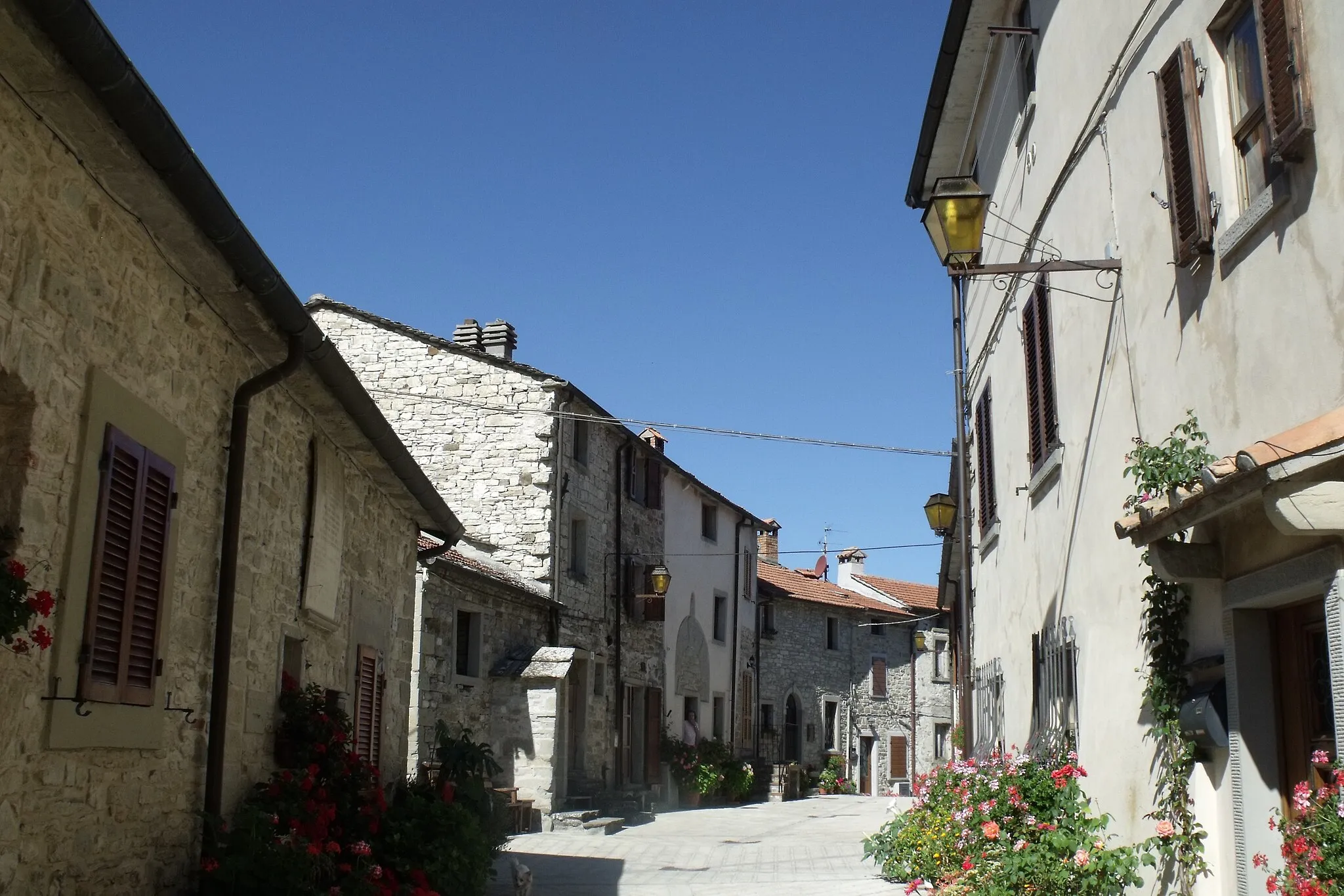 Photo showing: The Via Castello in Badia Tedalda Alta, Province of Arezzo, Tuscany, Italy