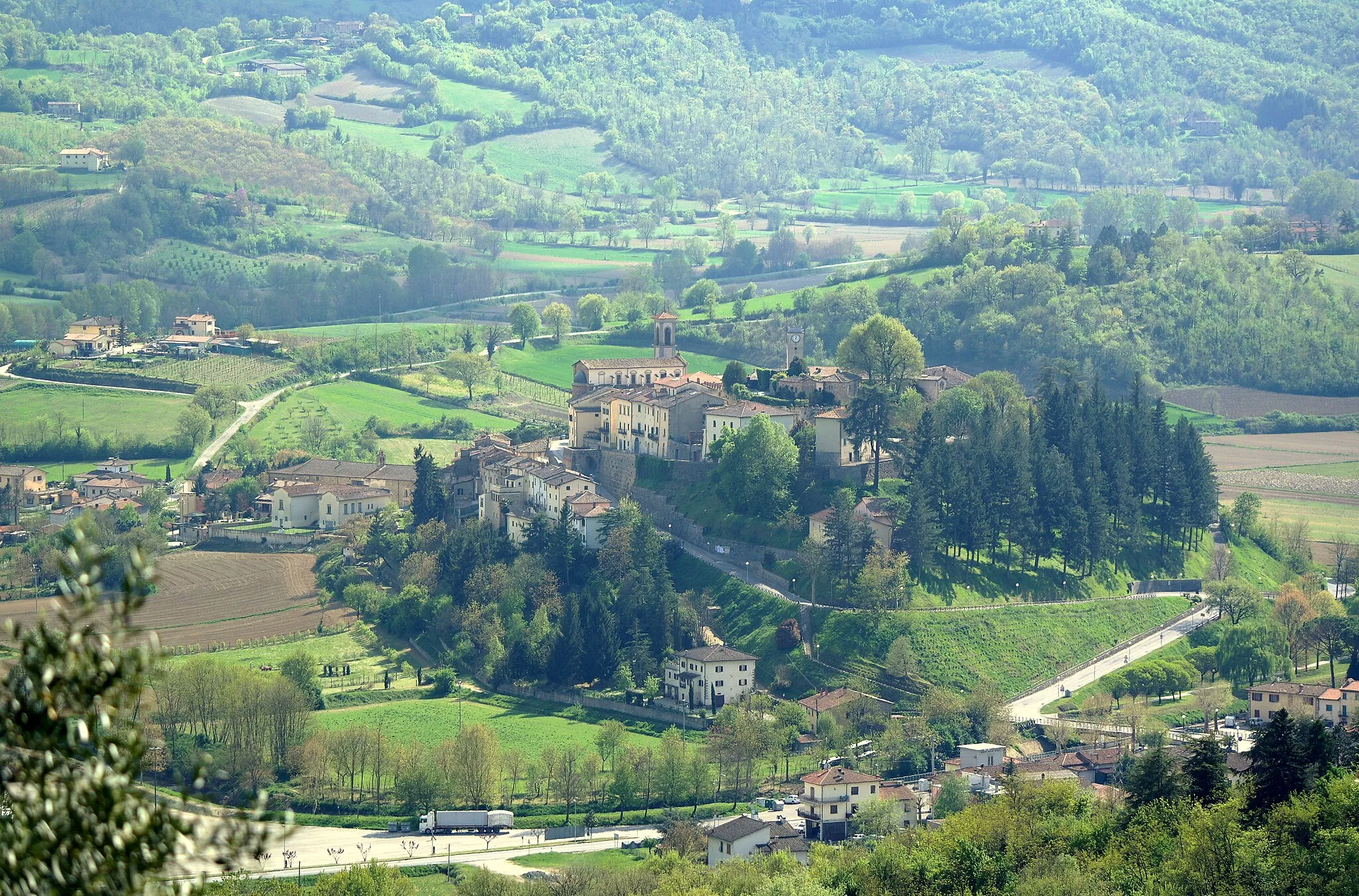 Photo showing: Veduta di Monterchi (AR), dal paese di  Citerna (PG)