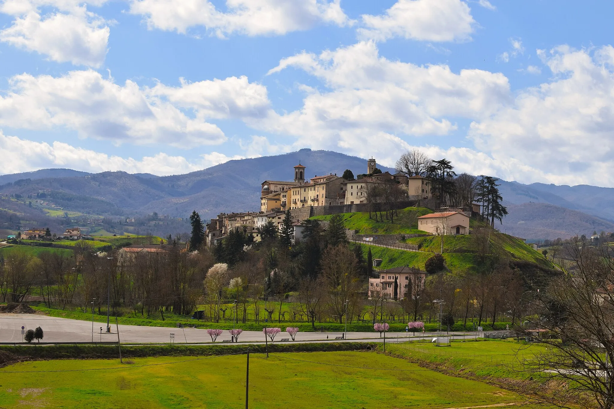 Photo showing: Il borgo di Monterchi visto dalla Cappella di Santa Maria di Momentana.
