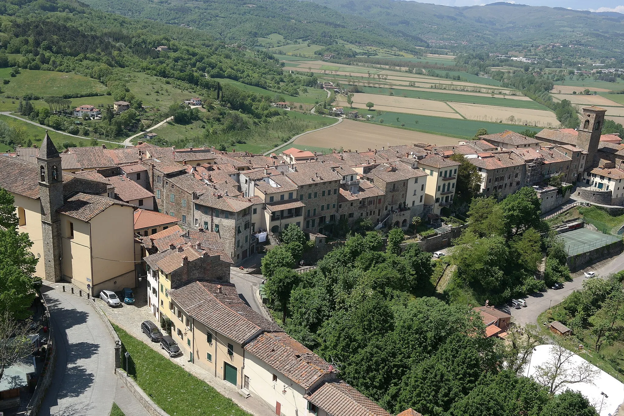 Photo showing: Panorama di Poppi dalla Torre del Castello dei Guidi