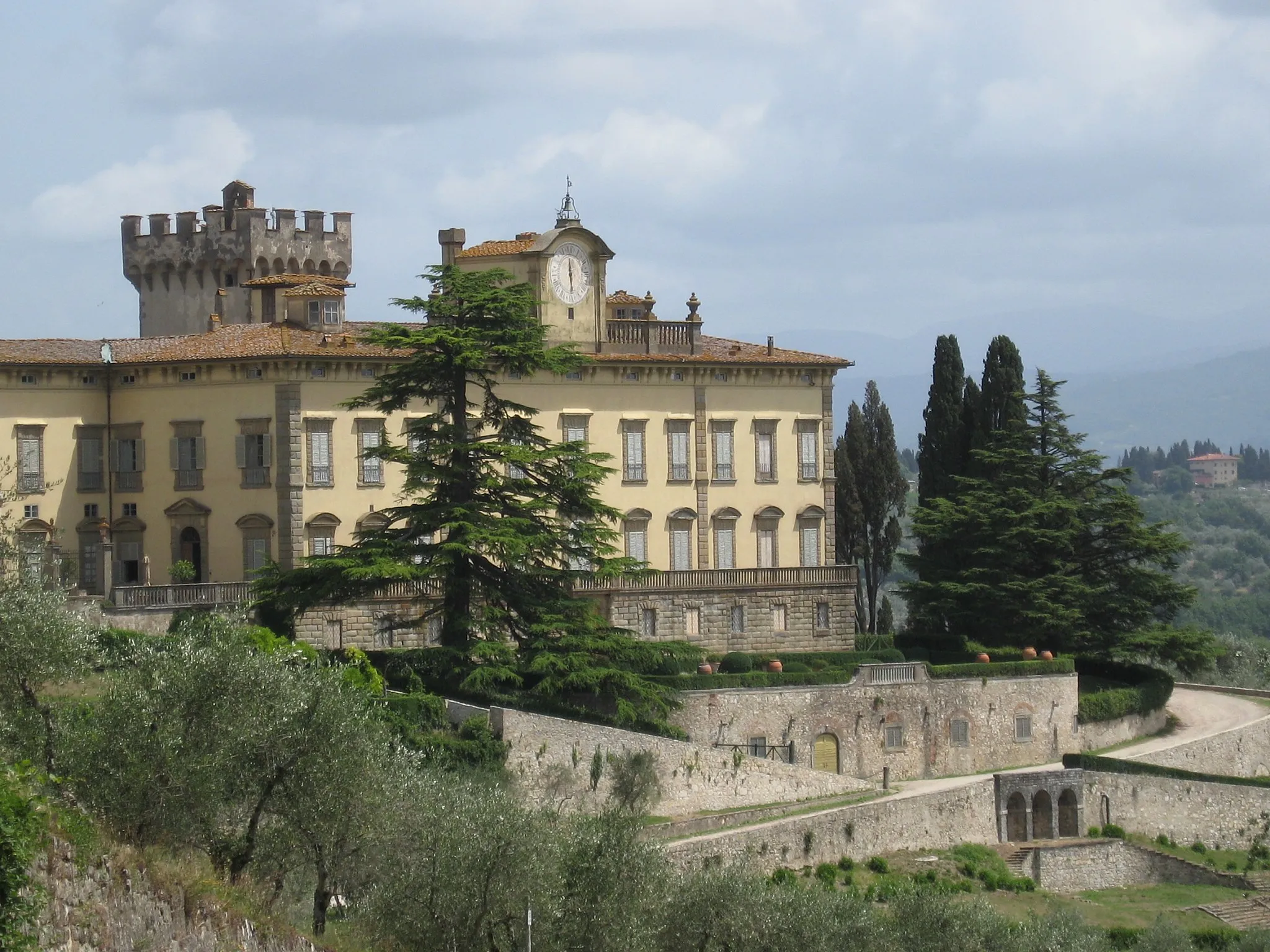 Photo showing: Vista della Villa di Torre a Cona, lato est