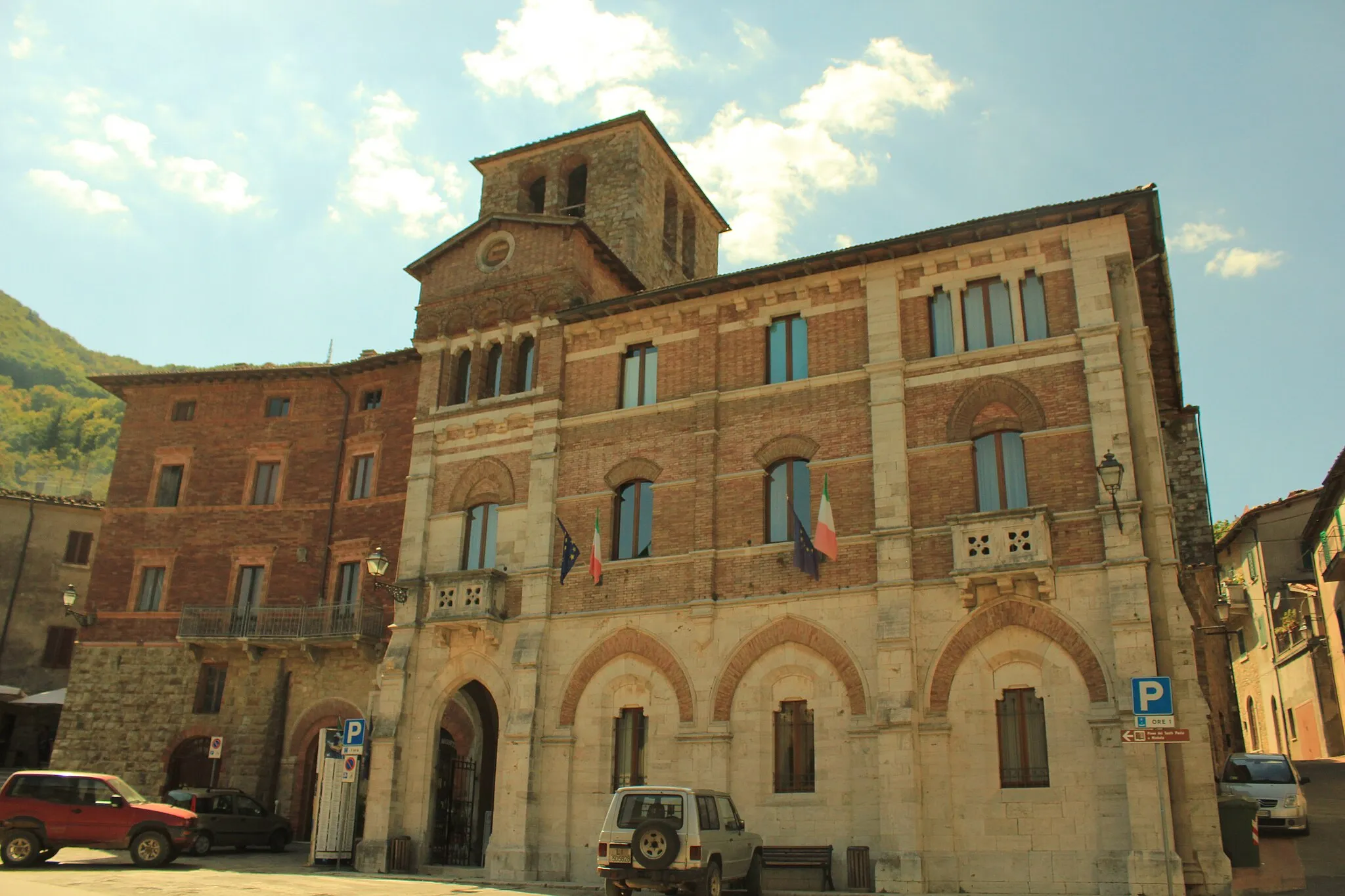 Photo showing: Town Hall and Palazzo Papi Matii in Montieri, Grosseto.