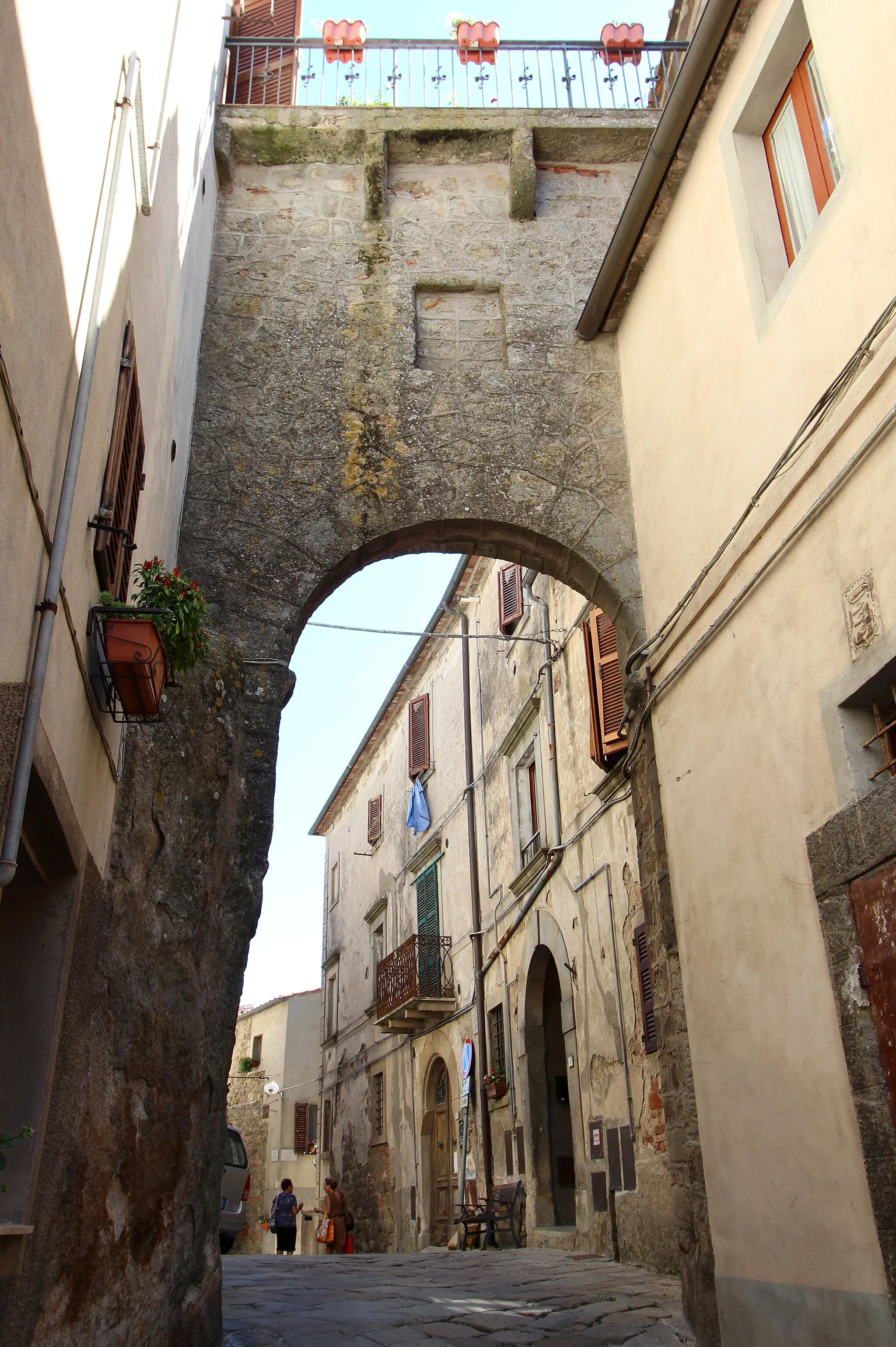 Photo showing: Porta del Madannino, defensive gate in Roccastrada, Maremma, Province of Grosseto, Tuscany, Italy