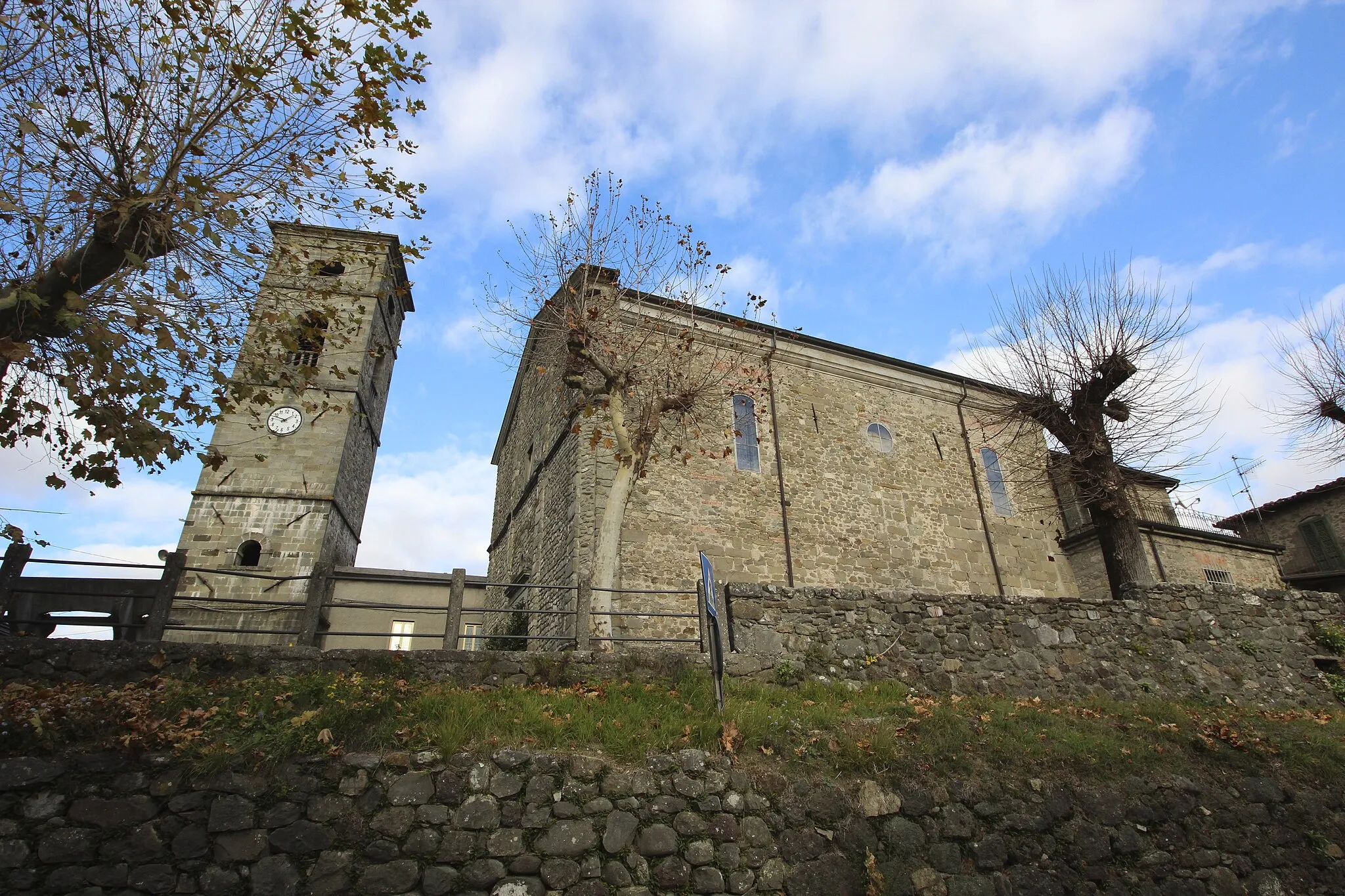 Photo showing: San Pietro, church in Piazza al Serchio, Garfagnana, Province of Lucca, Tuscany, Italy