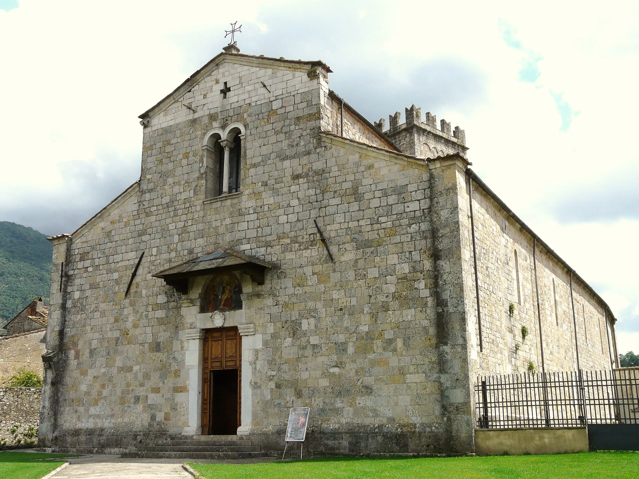 Photo showing: Complesso della badia di San Pietro, Camaiore, Toscana, Italia