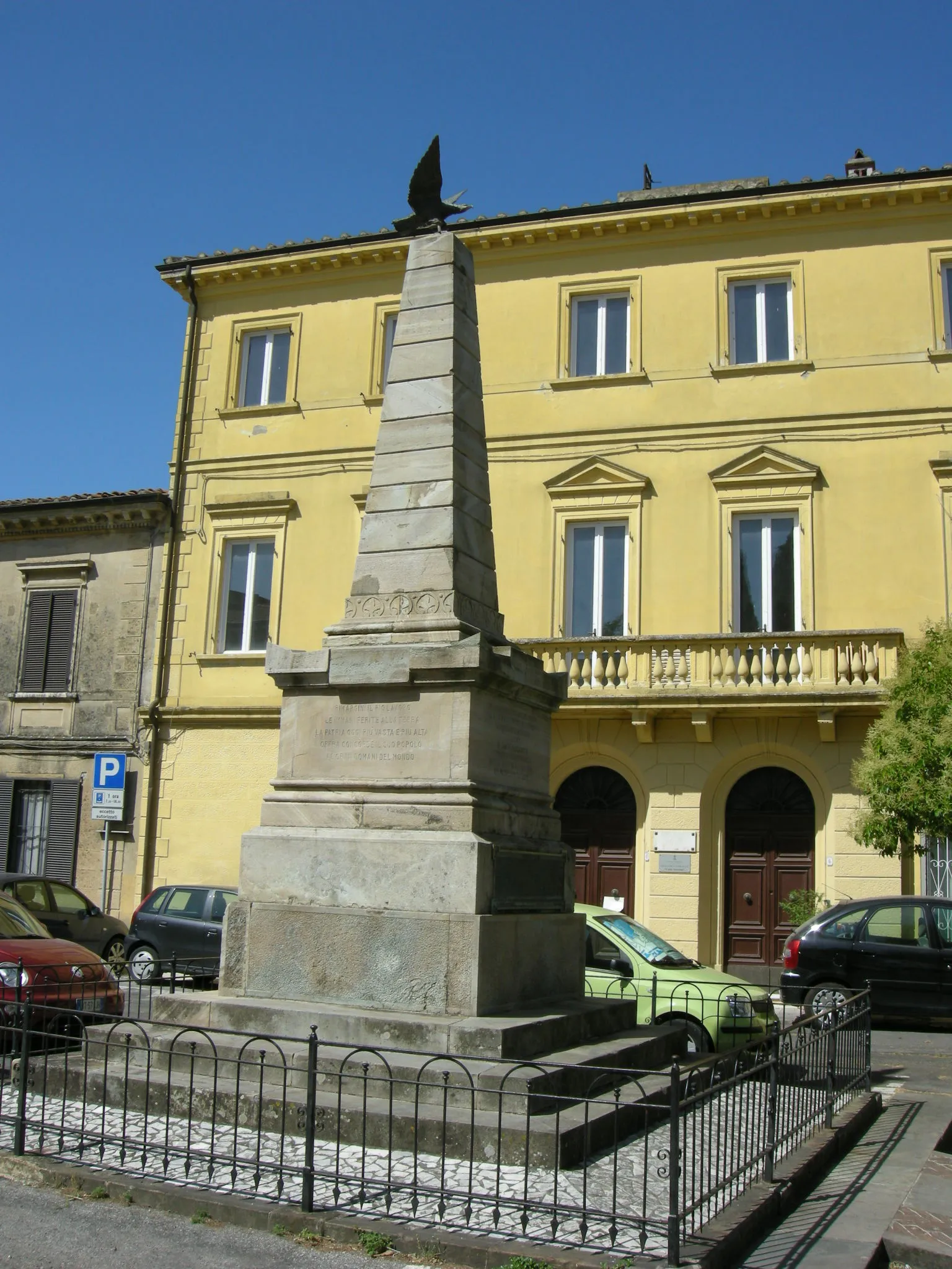 Photo showing: Collesalvetti, obelisco