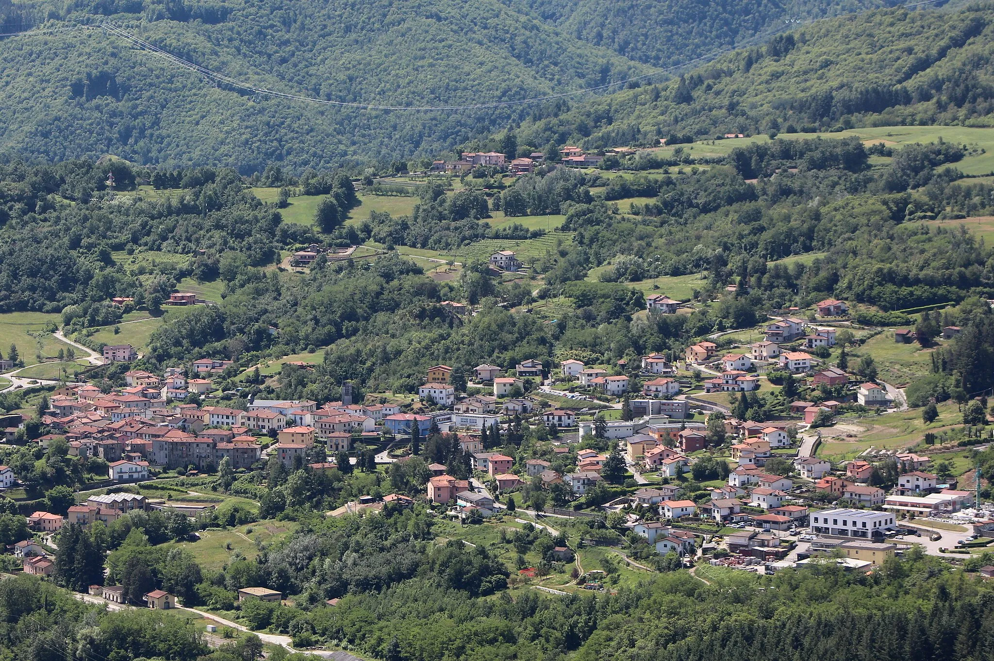 Photo showing: Panorama of Camporgiano, Province of Lucca, Tuscany, Italy