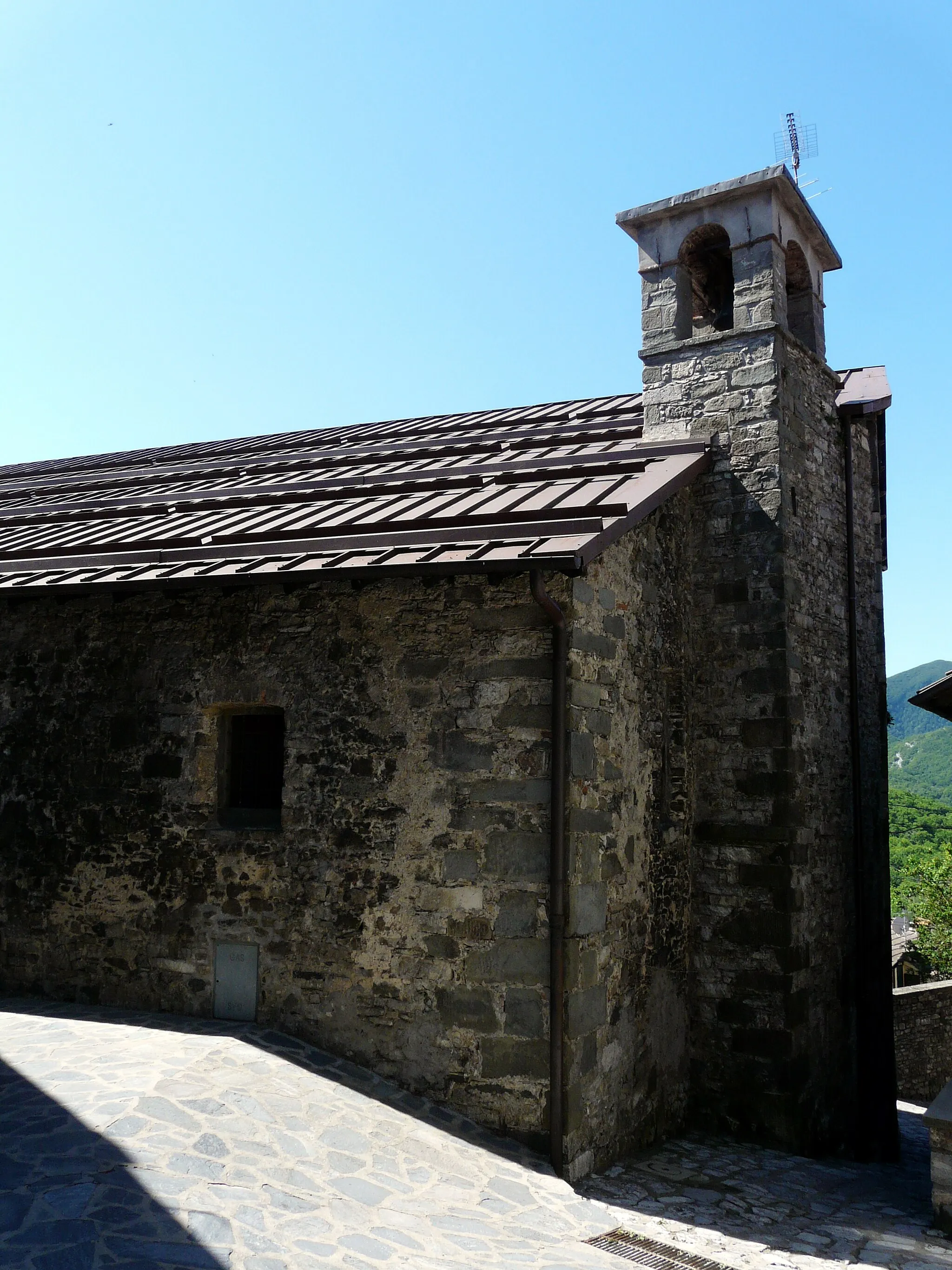Photo showing: Zona absidale della pieve di San Pietro Porta, Careggine, Toscana, Italia