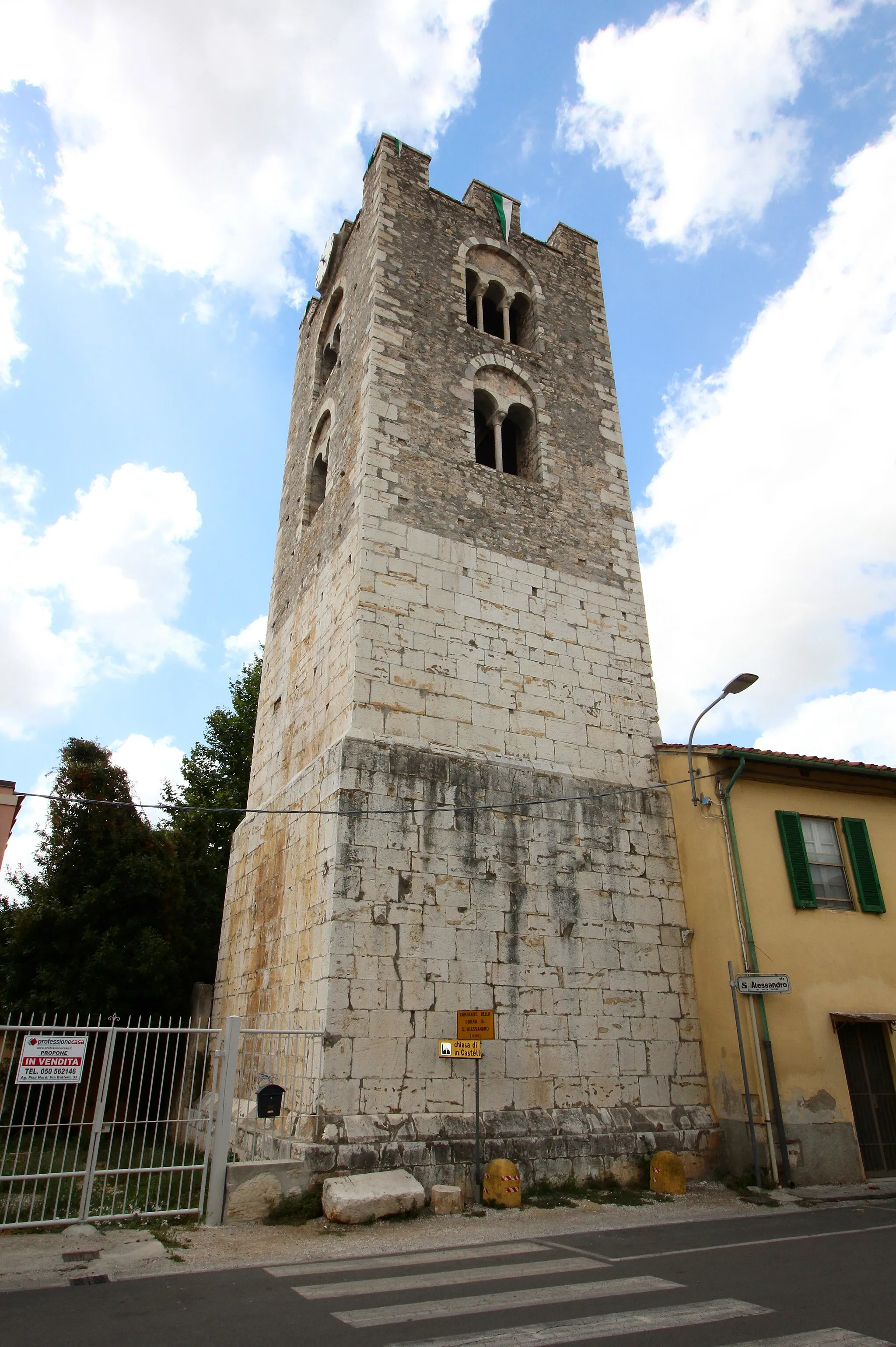 Photo showing: Campanile of the Church Sant'Alessandro, built 1308, Vecchiano, Province of Pisa, Tuscany, Italy