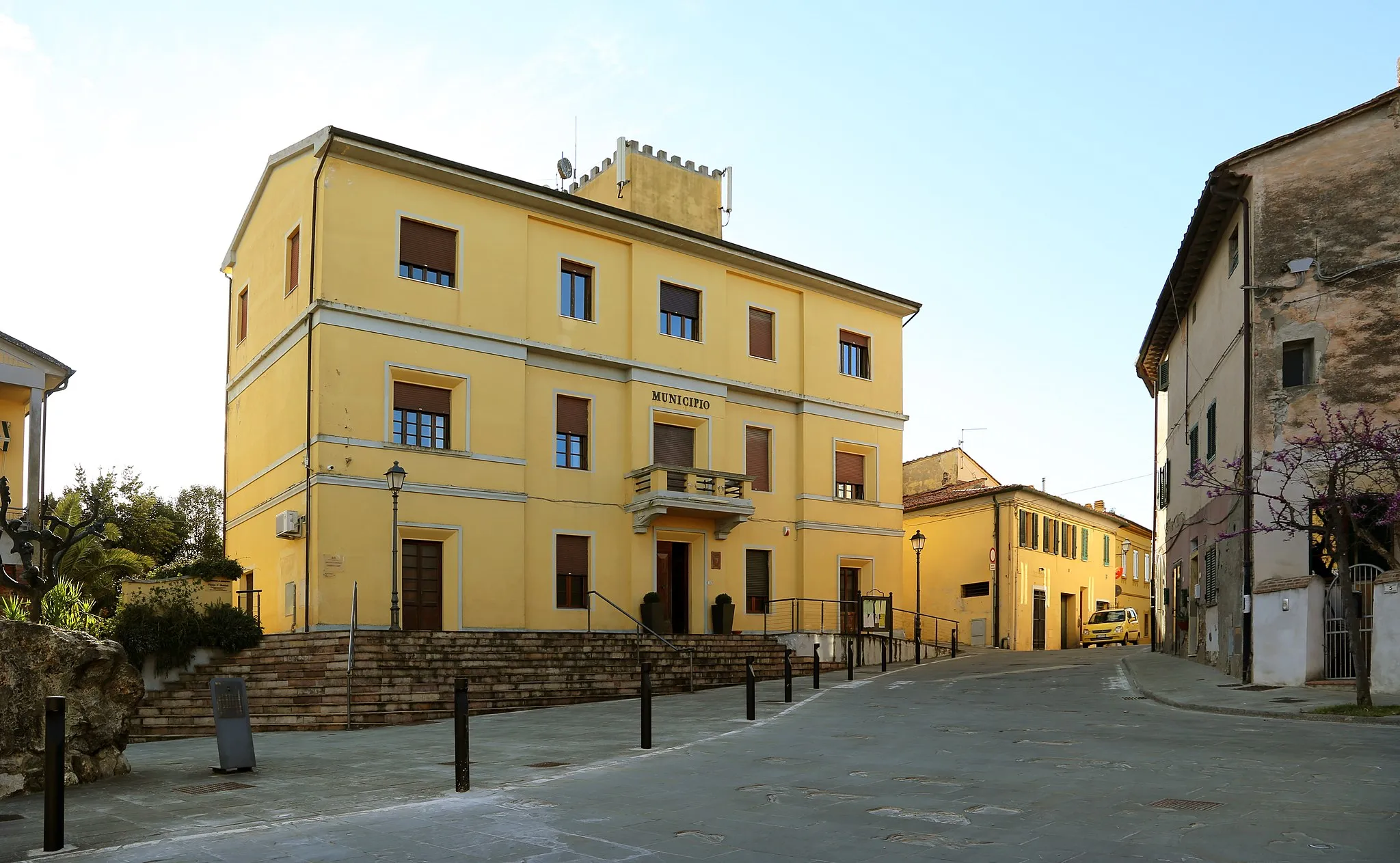 Photo showing: Buildings in Crespina Lorenzana
