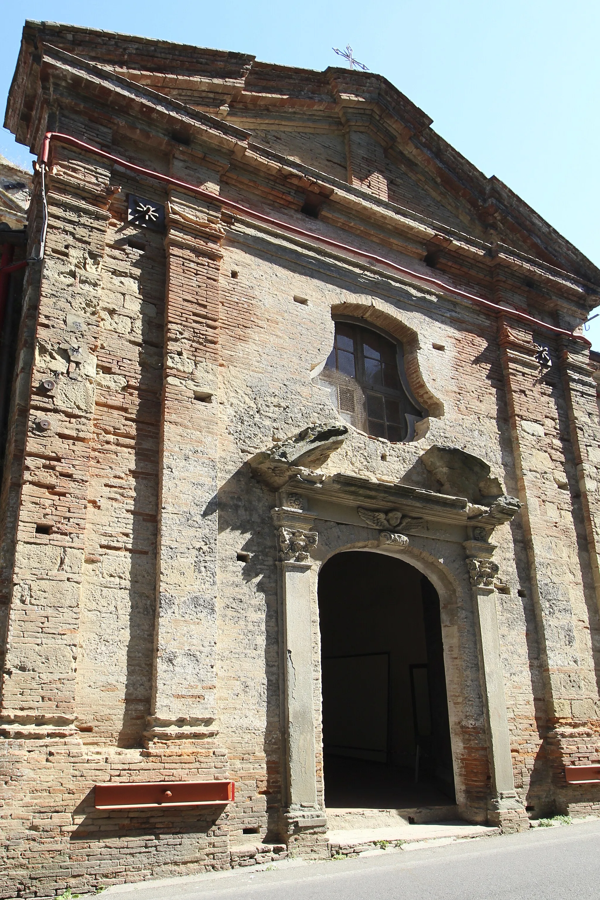 Photo showing: Church San Michele (Pieve vecchia, San Michele vecchio), Crespina, hamlet of Crespina Lorenzana, Province of Pisa, Tuscany, Italy
