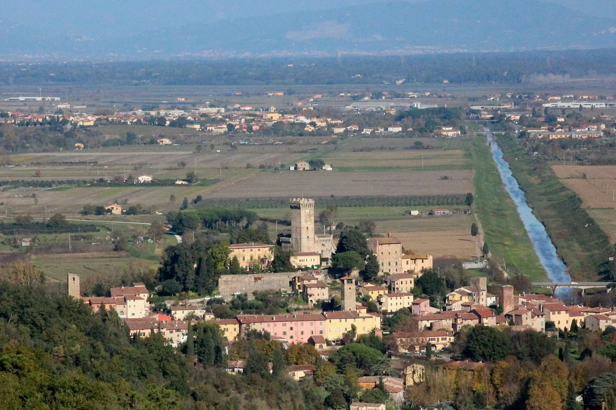 Photo showing: Panorama of Vicopisano, Province of Pisa, Tuscany, Italy