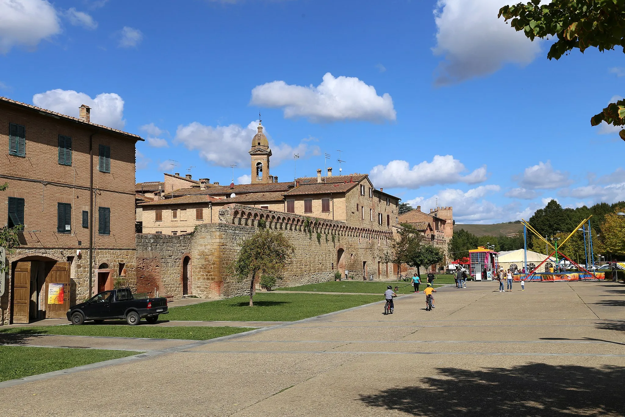 Photo showing: Walls of Buonconvento