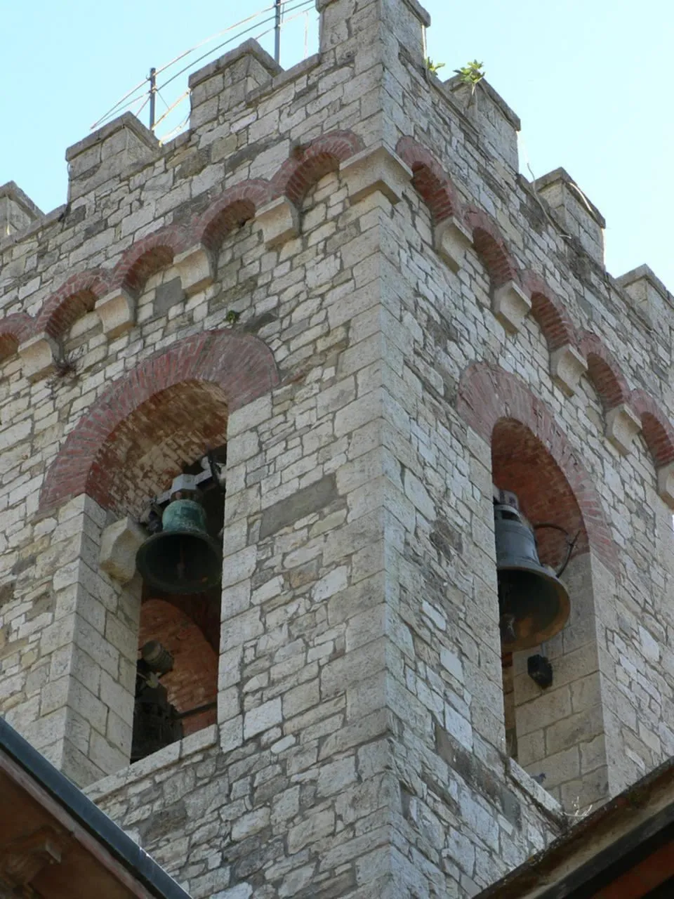 Photo showing: Campanile (Bell Tower) of Propositura di San Niccolò, Radda in Chianti. Image title: Bell tower closeup
Image from Public domain images website, http://www.public-domain-image.com/full-image/architecture-public-domain-images-pictures/towers-public-domain-images-pictures/bell-tower-closeup.jpg.html