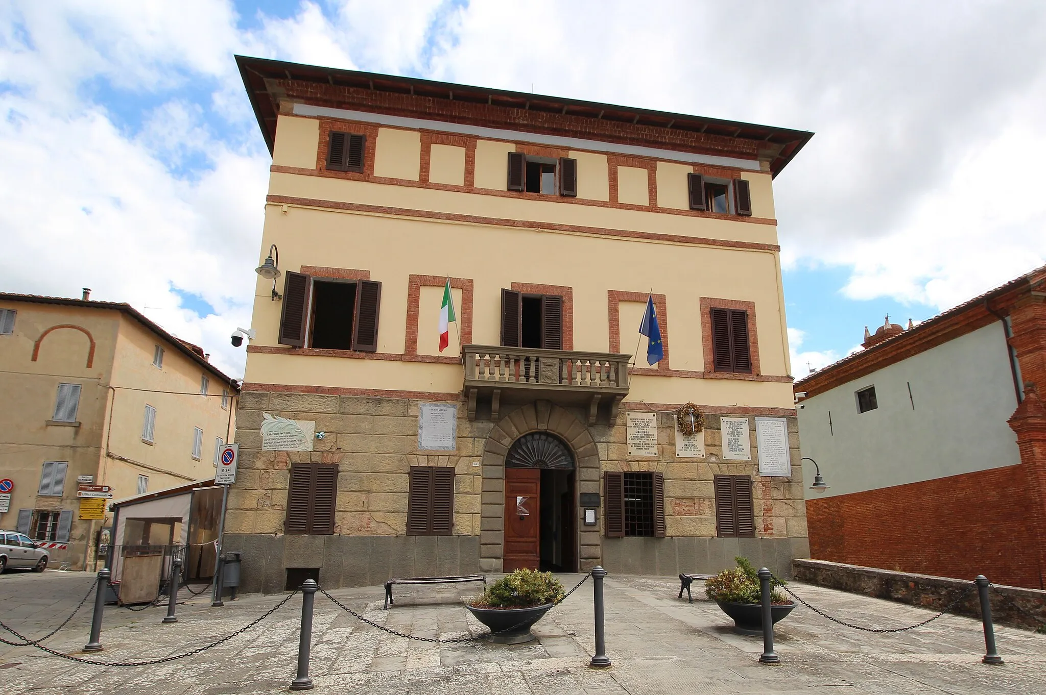 Photo showing: Palazzo Comunale, Town hall in the center of Sinalunga, Province of Siena, Tuscany, Italy